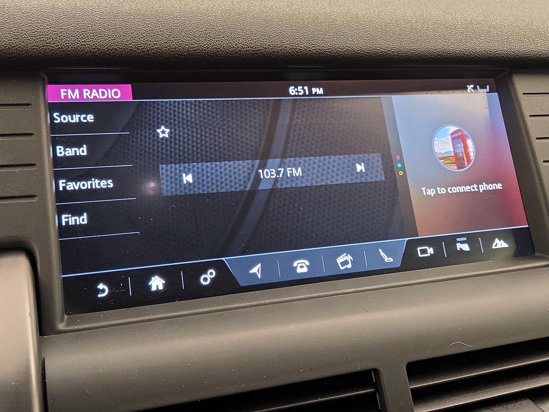 Thumbnail: 2019 Land Rover Discovery Sport - 14