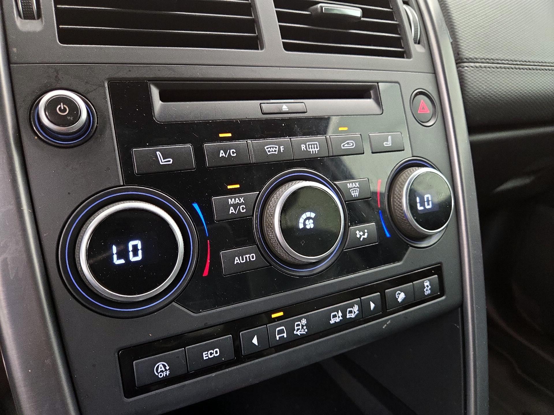 Thumbnail: 2019 Land Rover Discovery Sport - 15