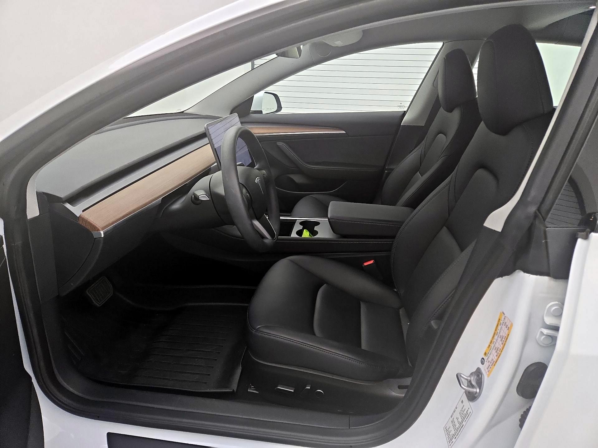 Thumbnail: 2023 Tesla Model 3 - 11