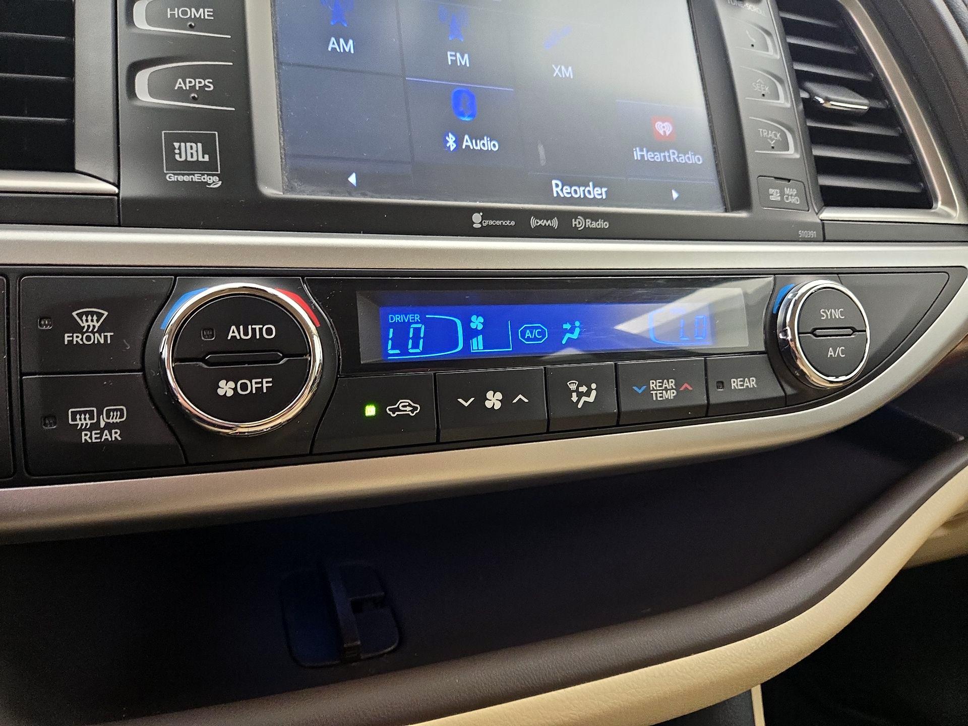Thumbnail: 2019 Toyota Highlander - 17
