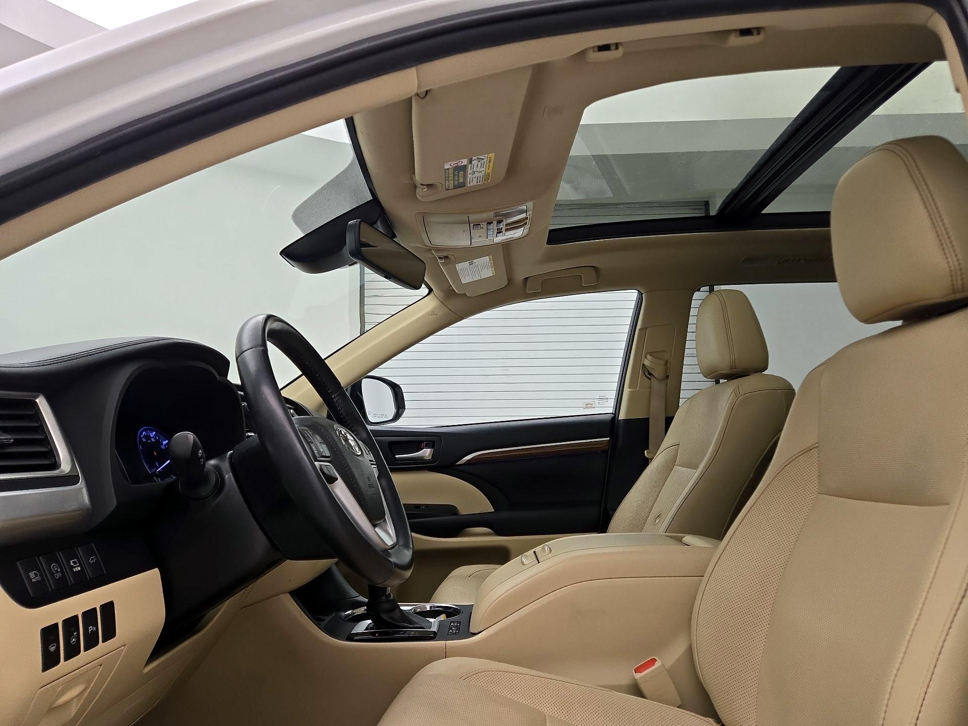 Thumbnail: 2019 Toyota Highlander - 20