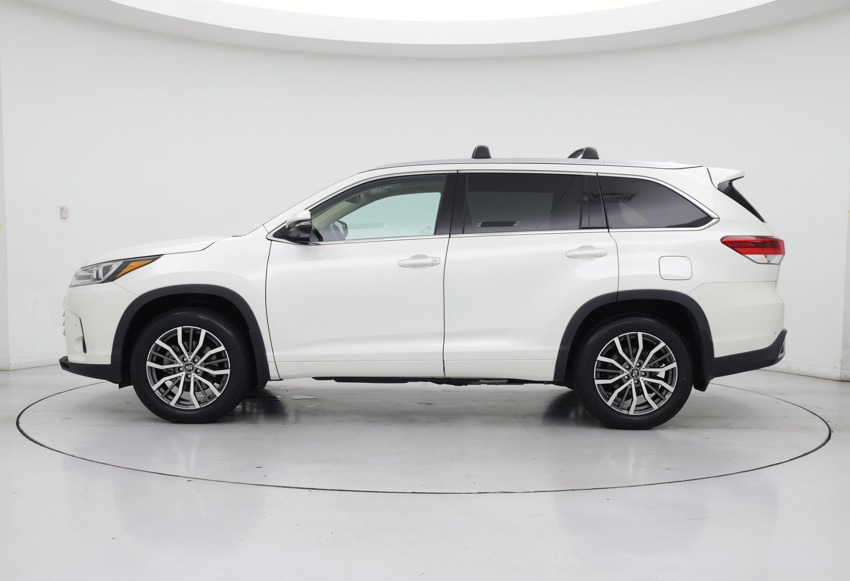 Thumbnail: 2019 Toyota Highlander - 3