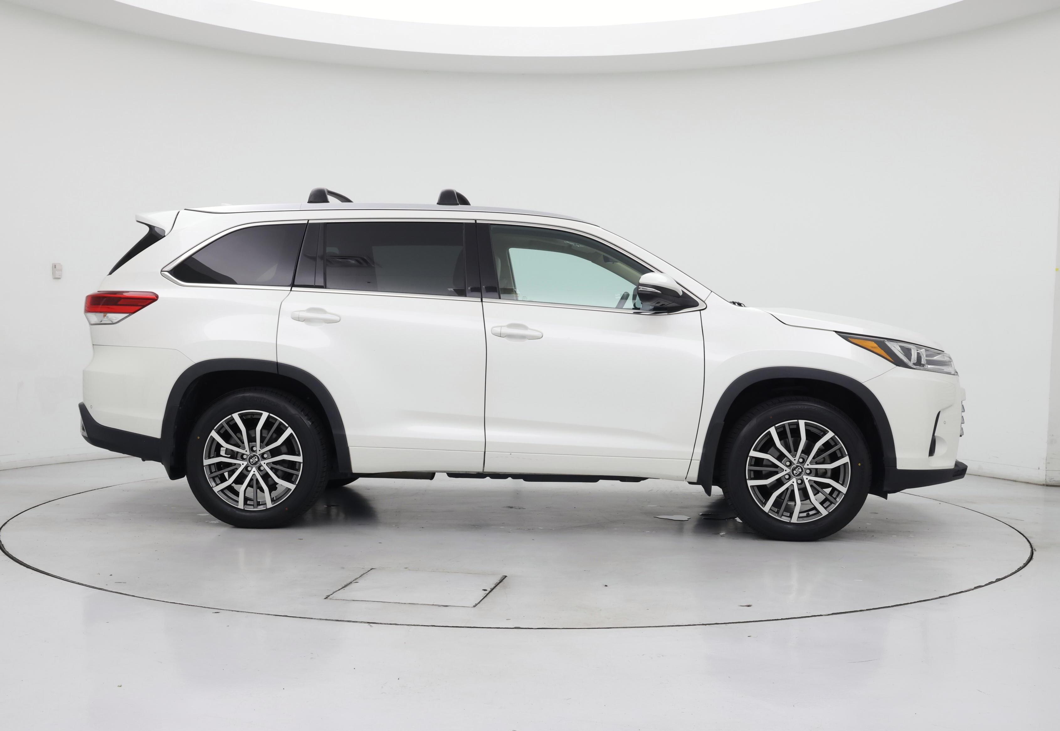 Thumbnail: 2019 Toyota Highlander - 7