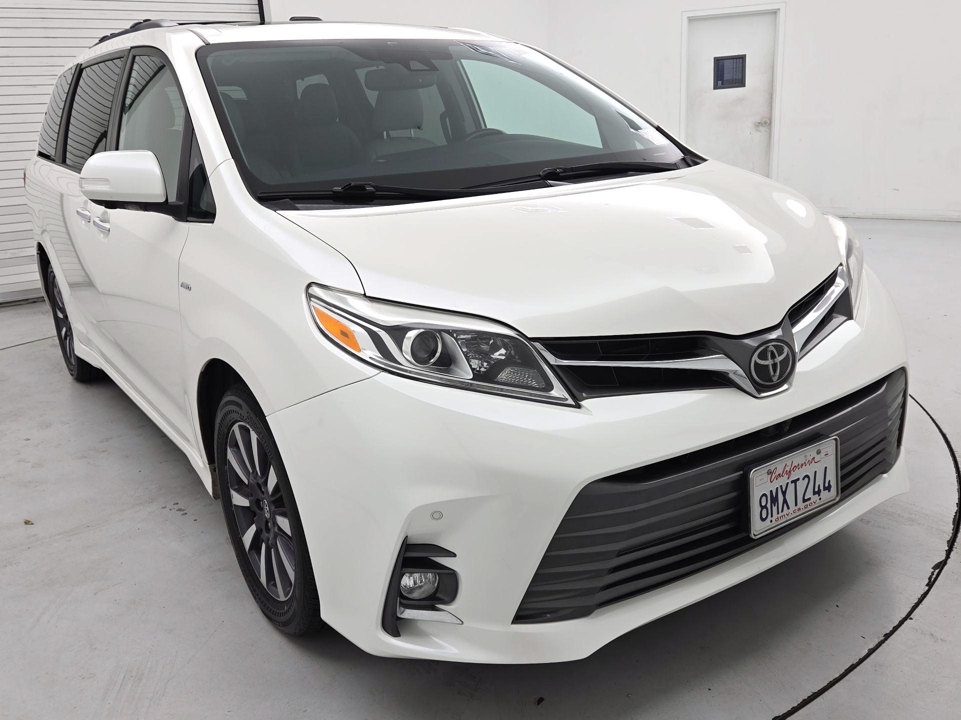 Thumbnail: 2020 Toyota Sienna - 1