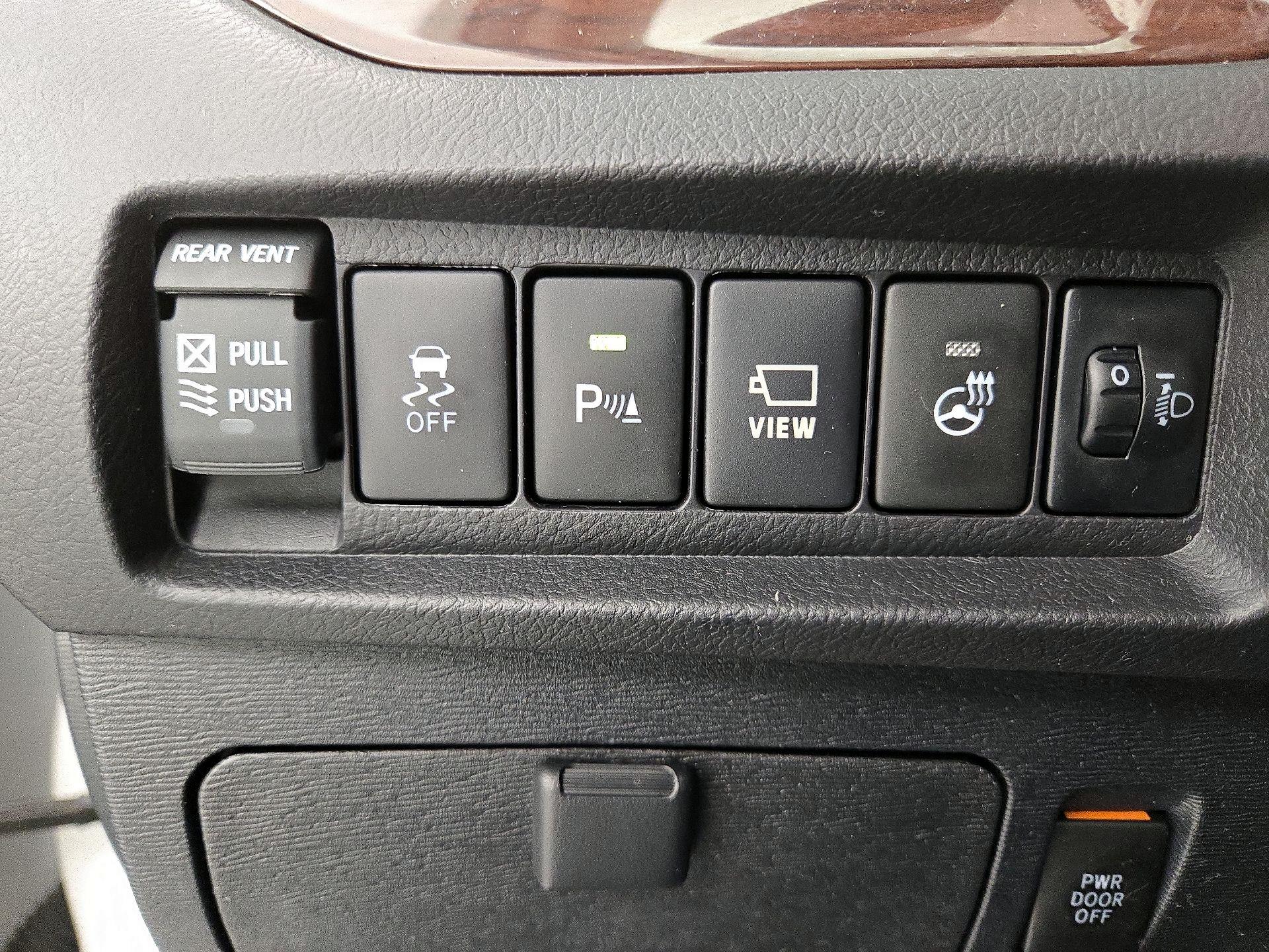 Thumbnail: 2020 Toyota Sienna - 11