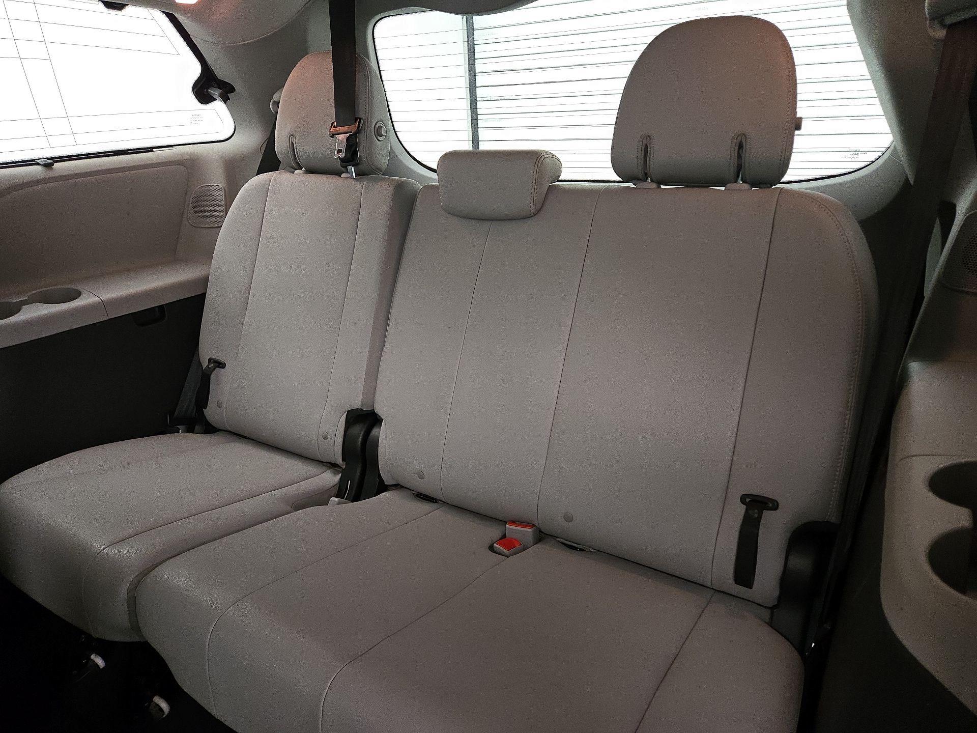 Thumbnail: 2020 Toyota Sienna - 20