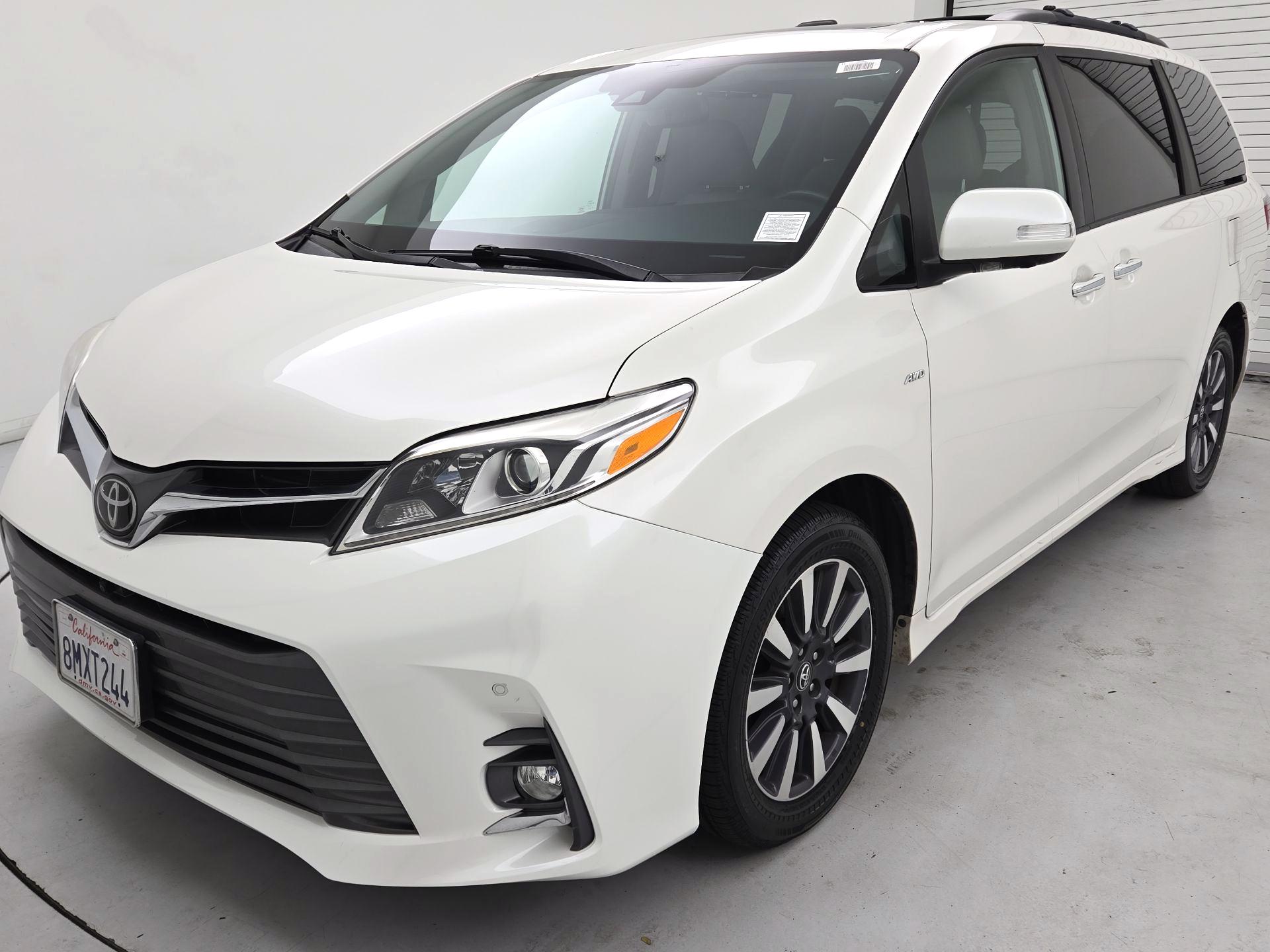Thumbnail: 2020 Toyota Sienna - 3