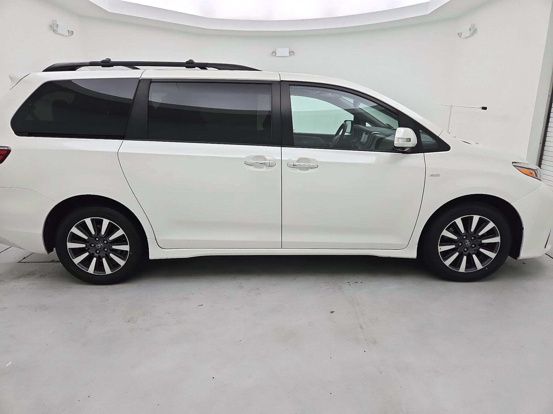 Thumbnail: 2020 Toyota Sienna - 4