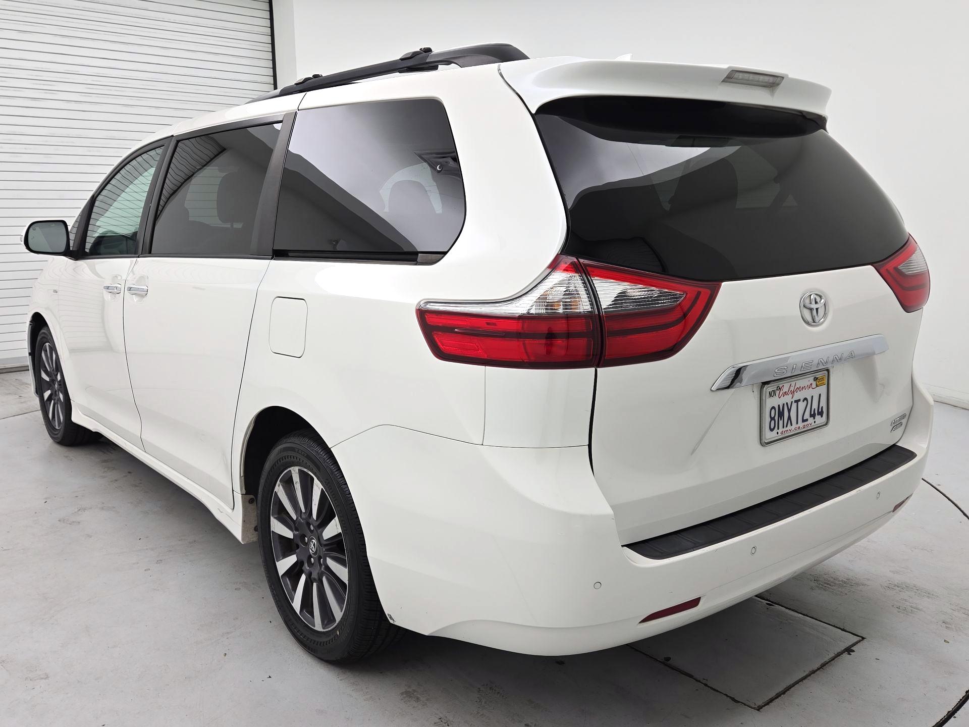 Thumbnail: 2020 Toyota Sienna - 7