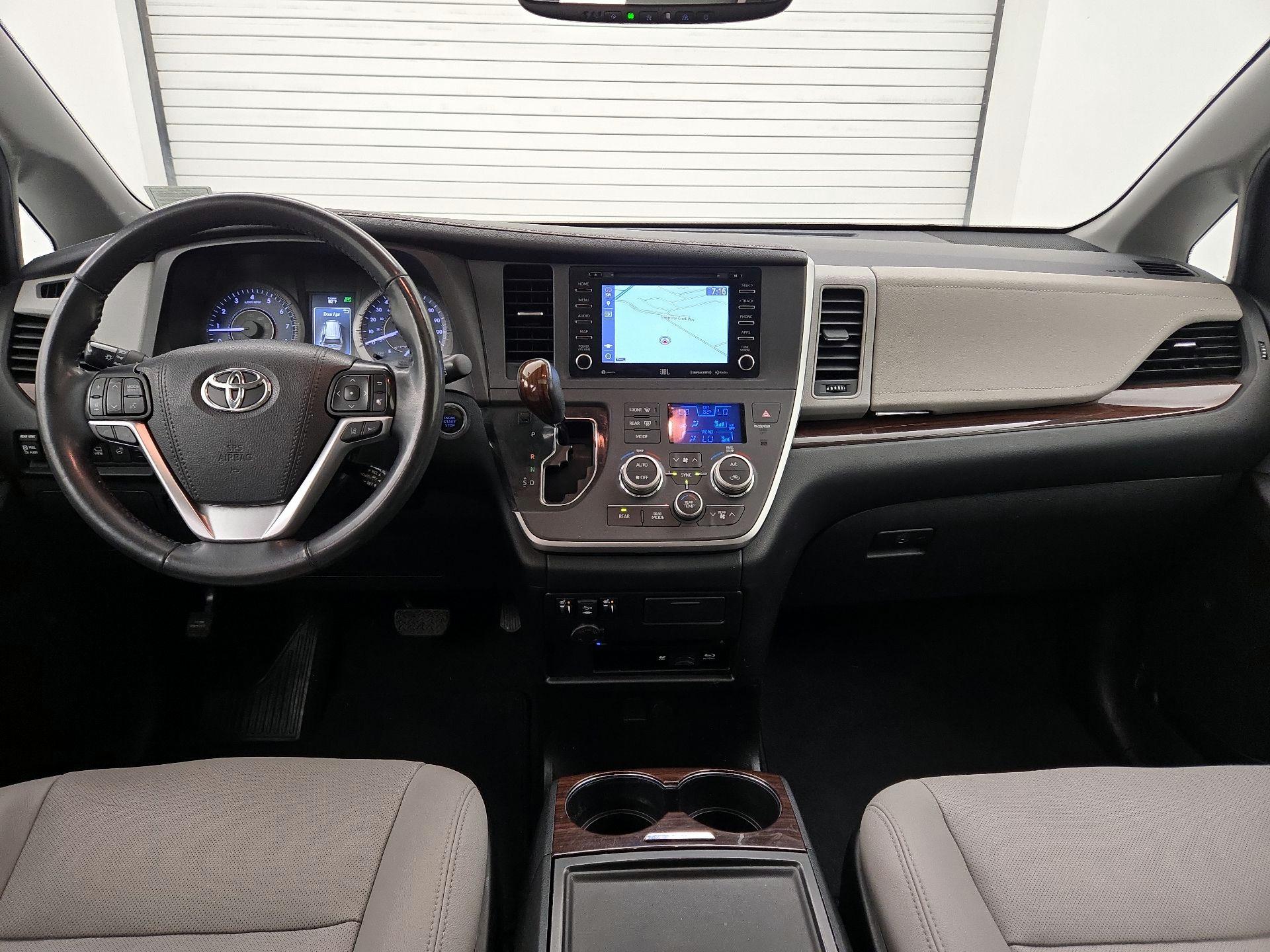 Thumbnail: 2020 Toyota Sienna - 8