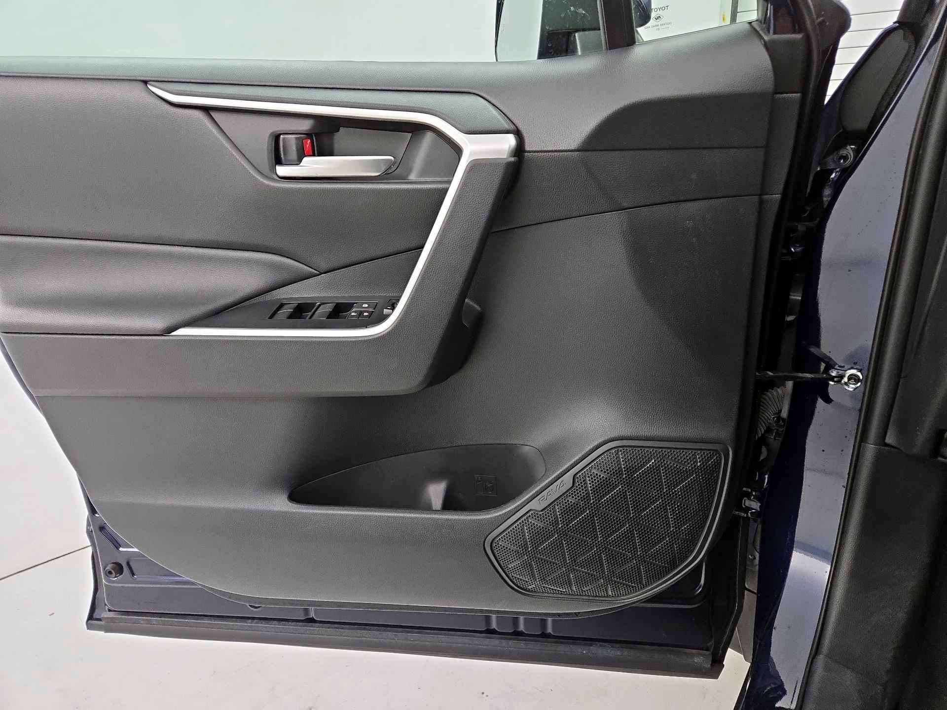Thumbnail: 2021 Toyota RAV4 - 10