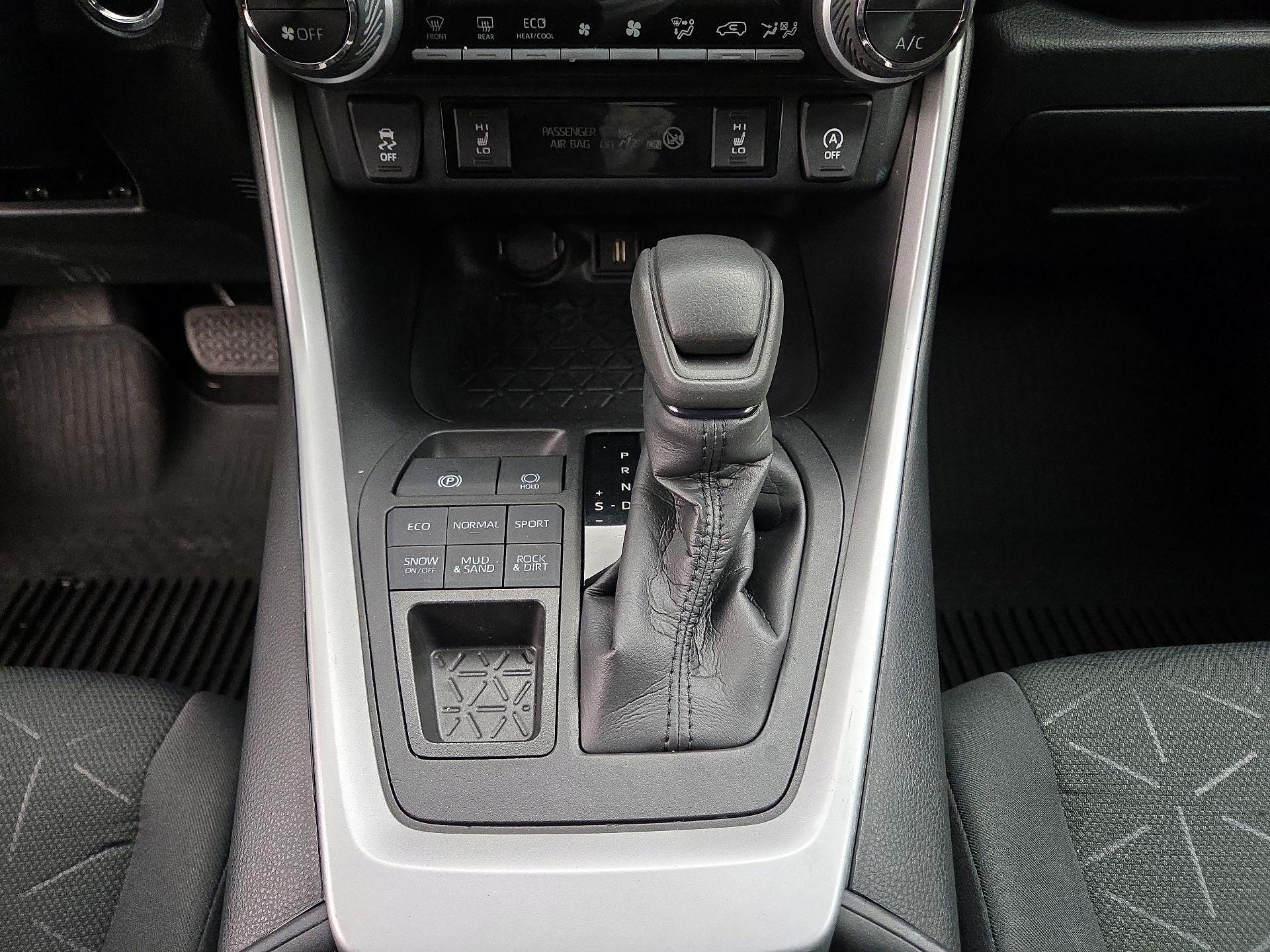 Thumbnail: 2021 Toyota RAV4 - 15