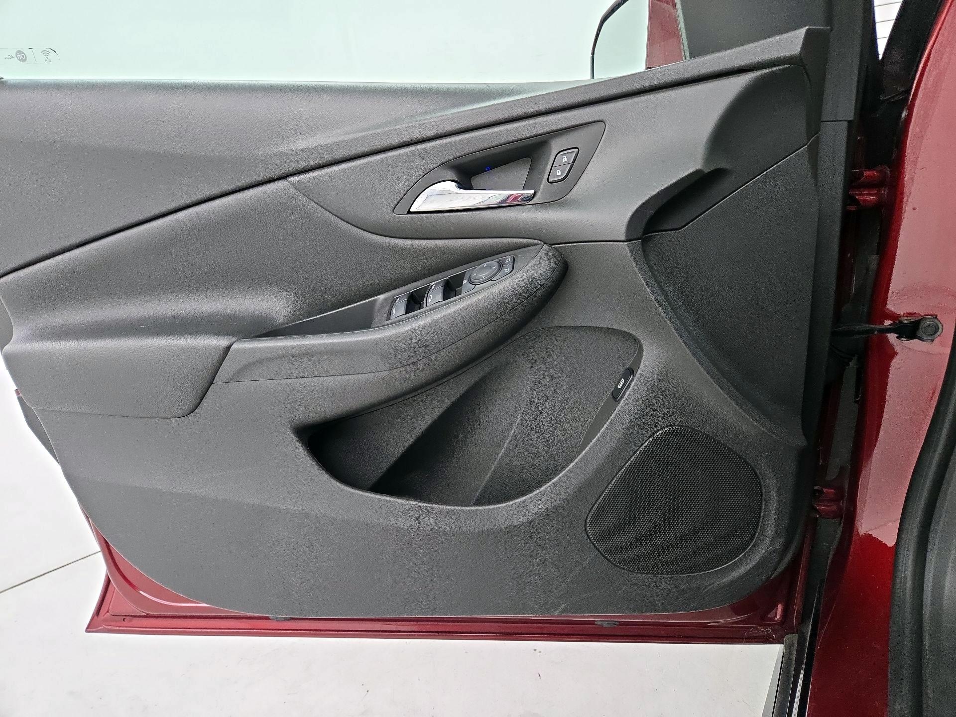 Thumbnail: 2017 Chevrolet Volt - 10