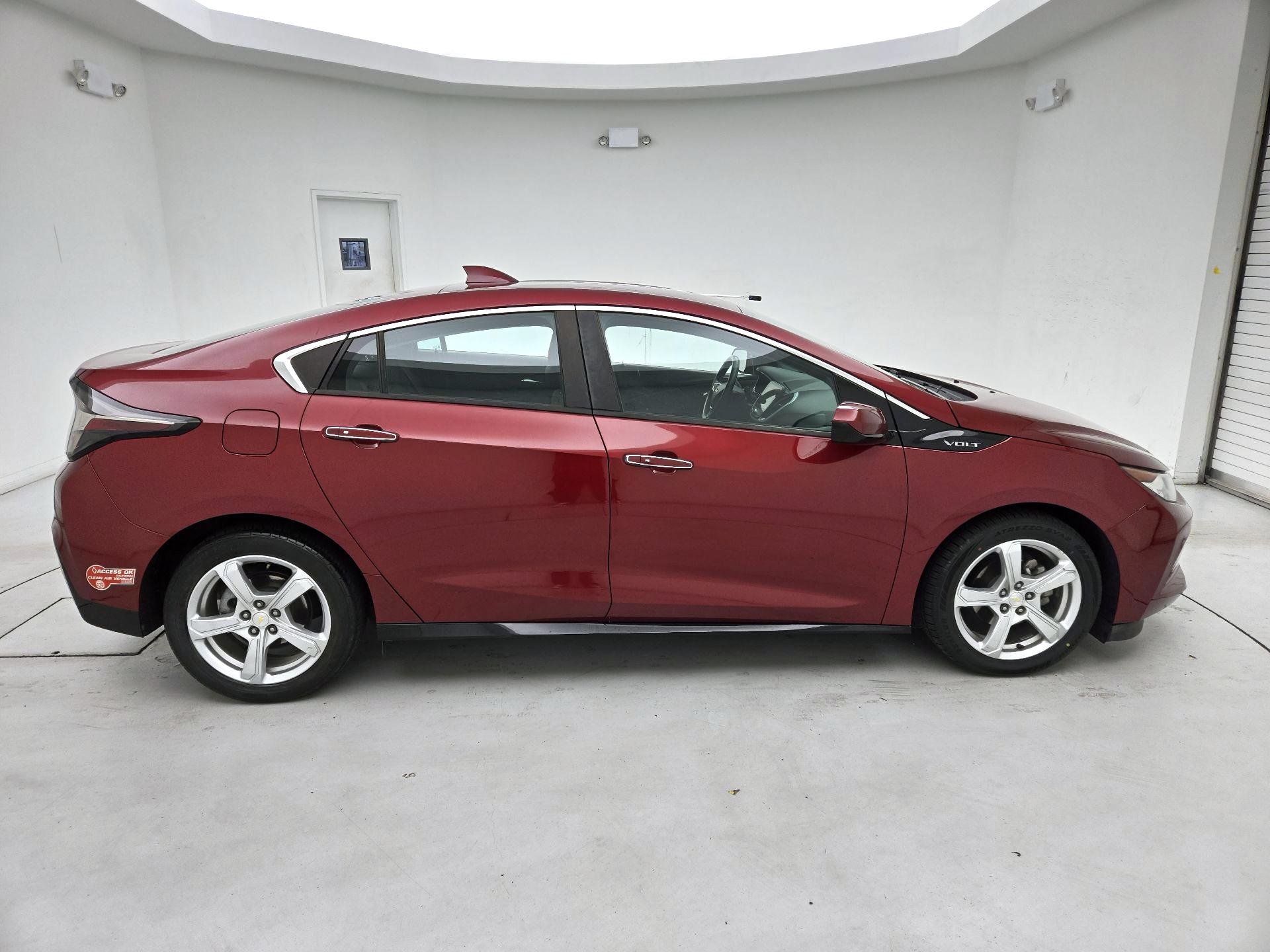 Thumbnail: 2017 Chevrolet Volt - 4