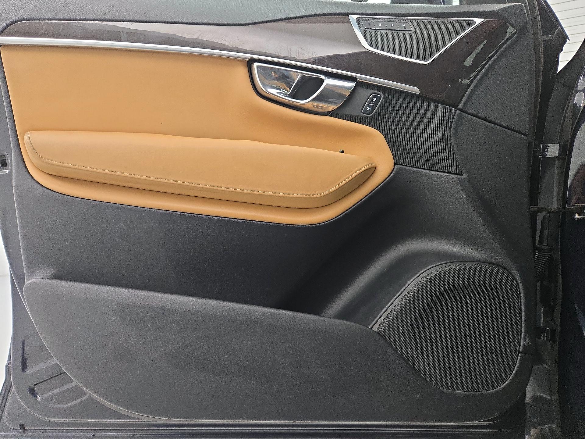 Thumbnail: 2017 Volvo XC90 - 10