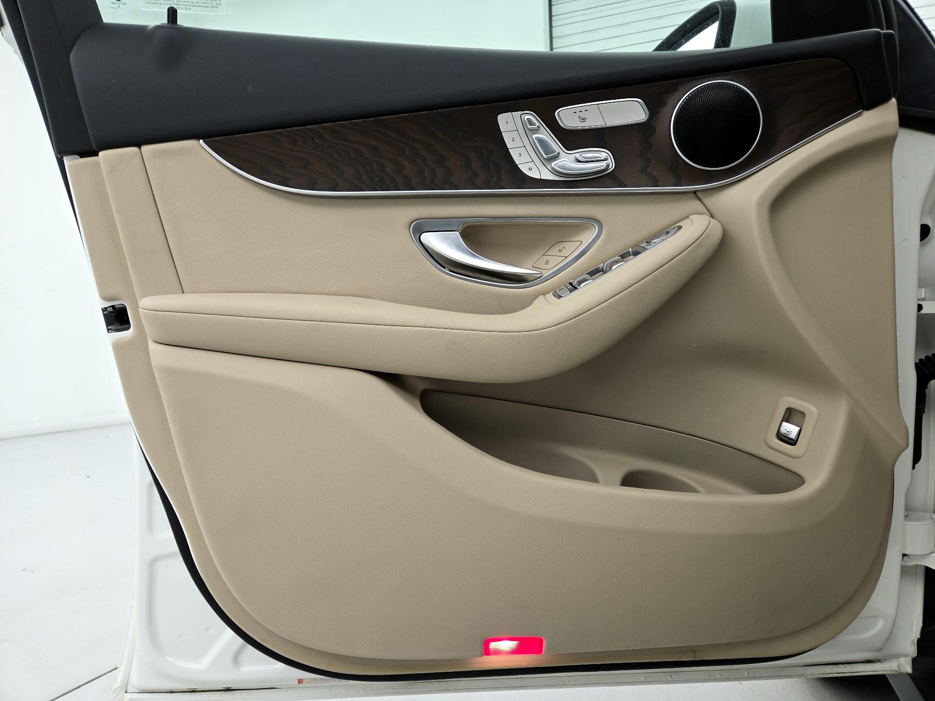Thumbnail: 2019 Mercedes-Benz GLC - 10