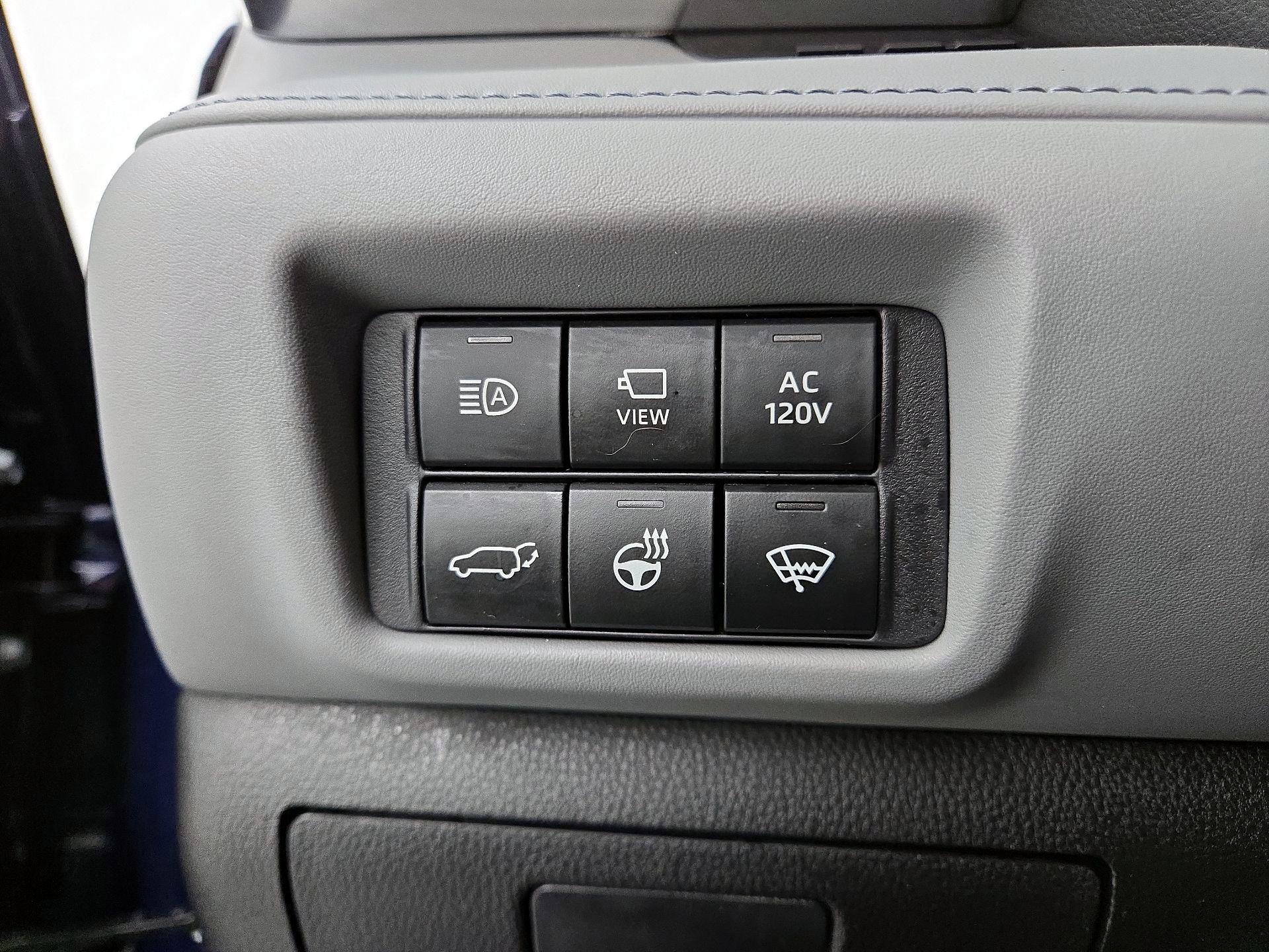 Thumbnail: 2022 Toyota Highlander - 13