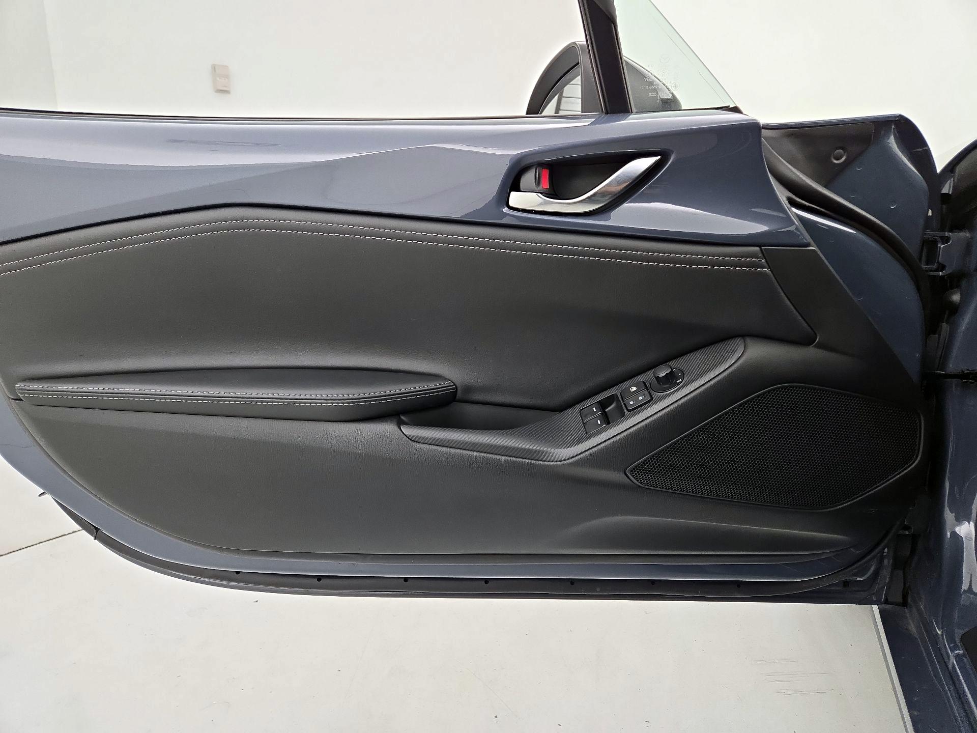Thumbnail: 2021 Mazda MX-5 Miata - 12