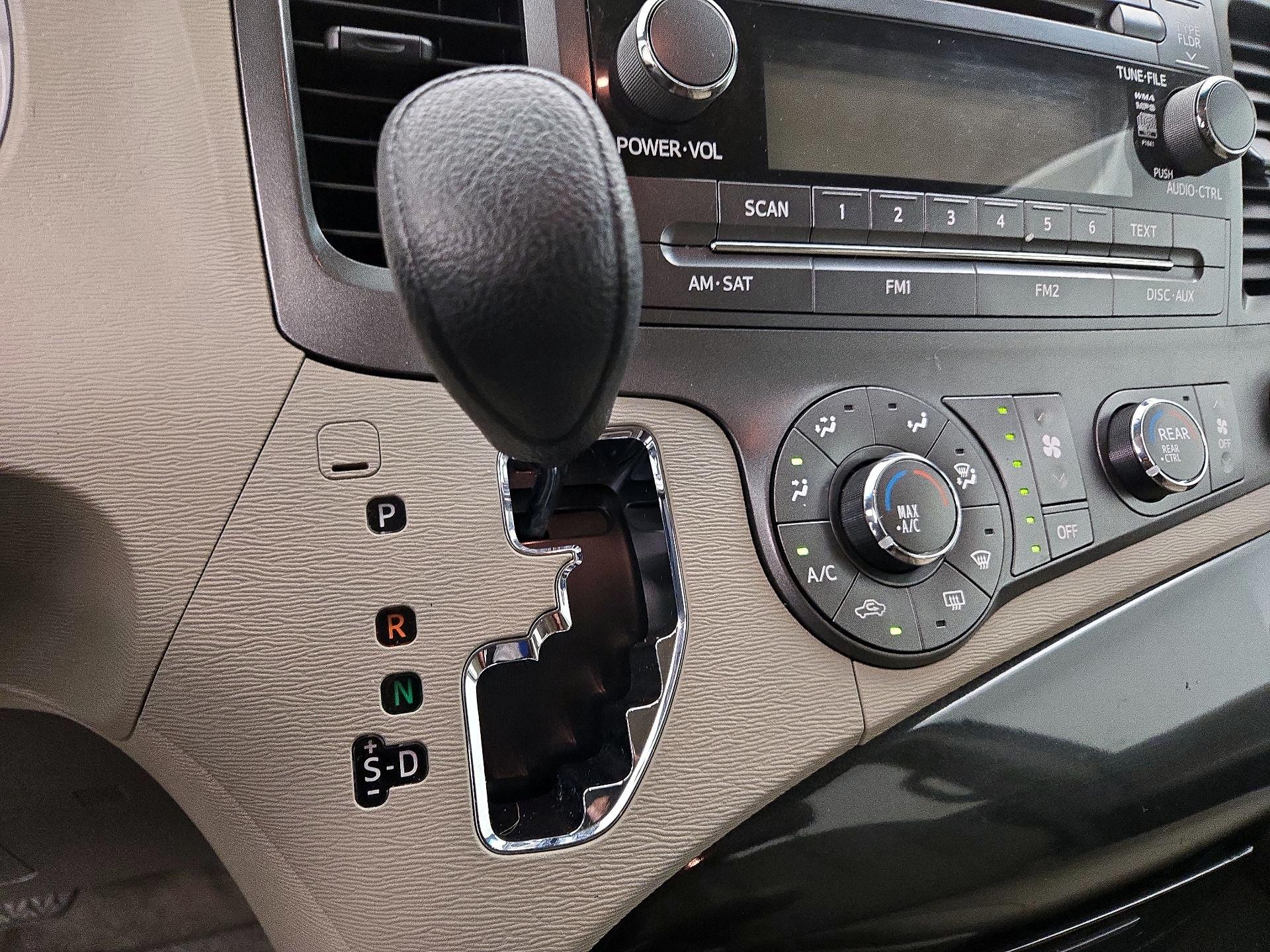Thumbnail: 2013 Toyota Sienna - 13