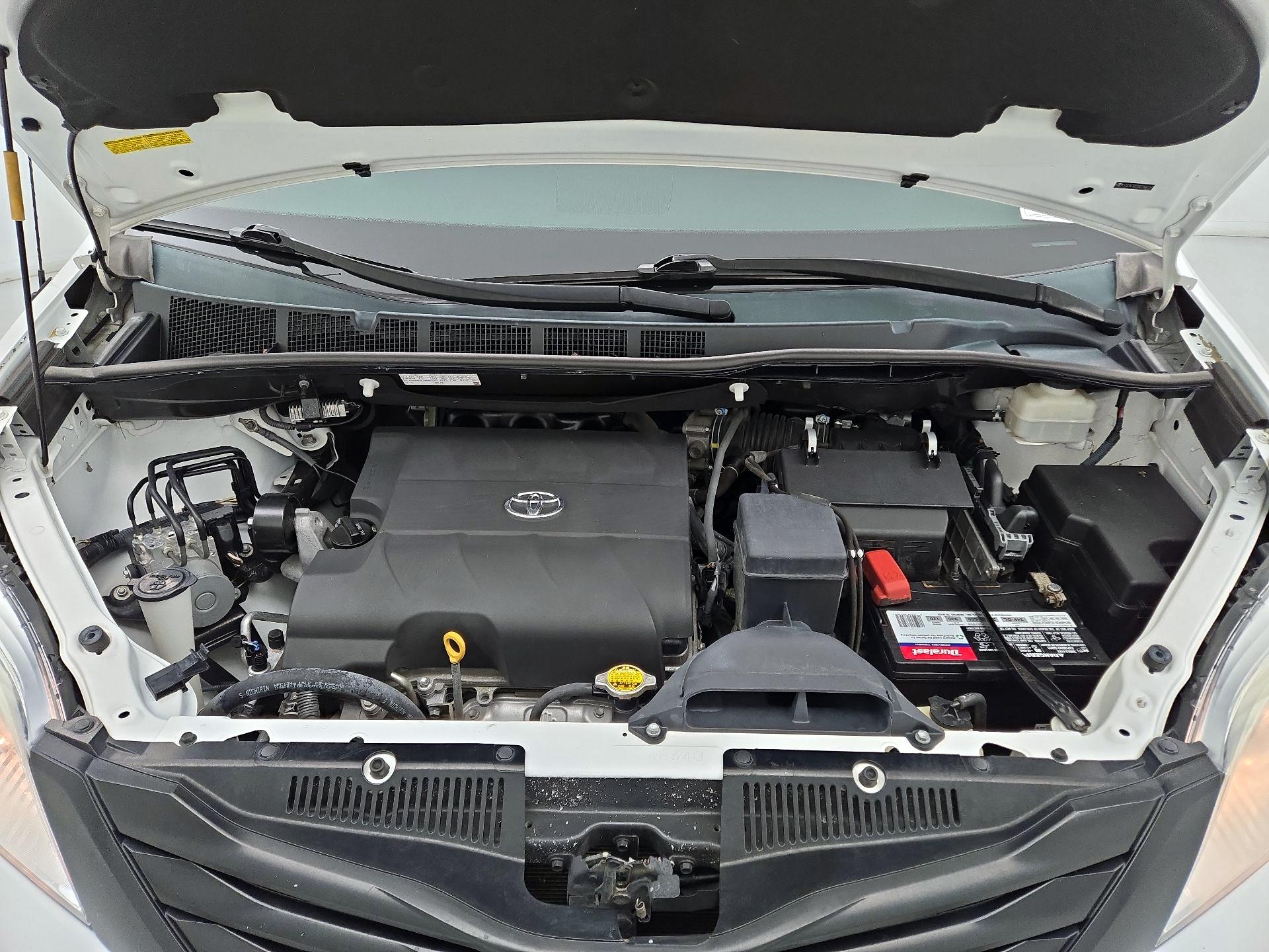 Thumbnail: 2013 Toyota Sienna - 17