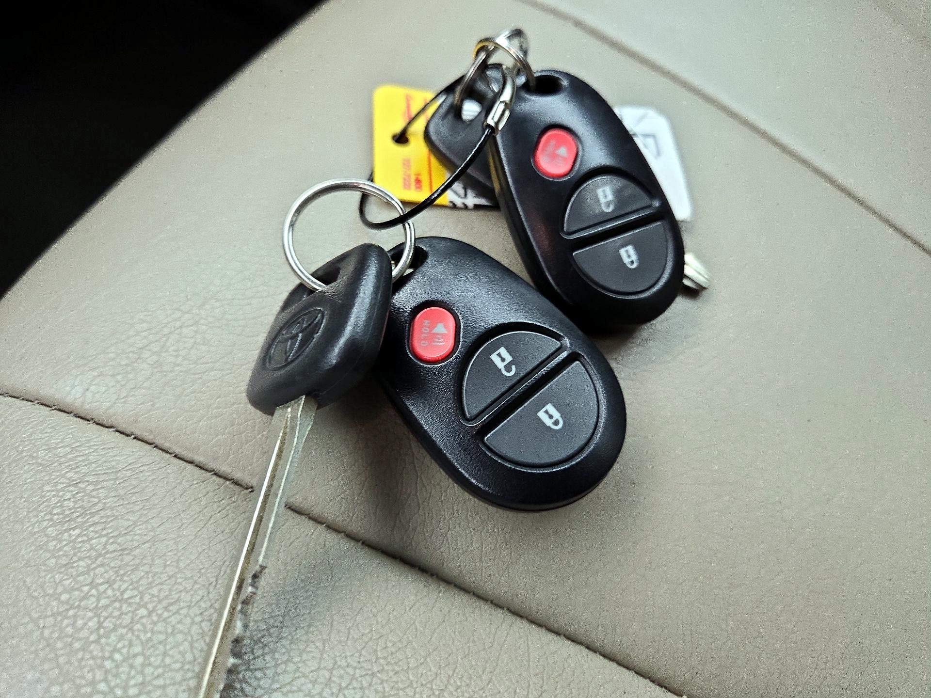 Thumbnail: 2013 Toyota Sienna - 18