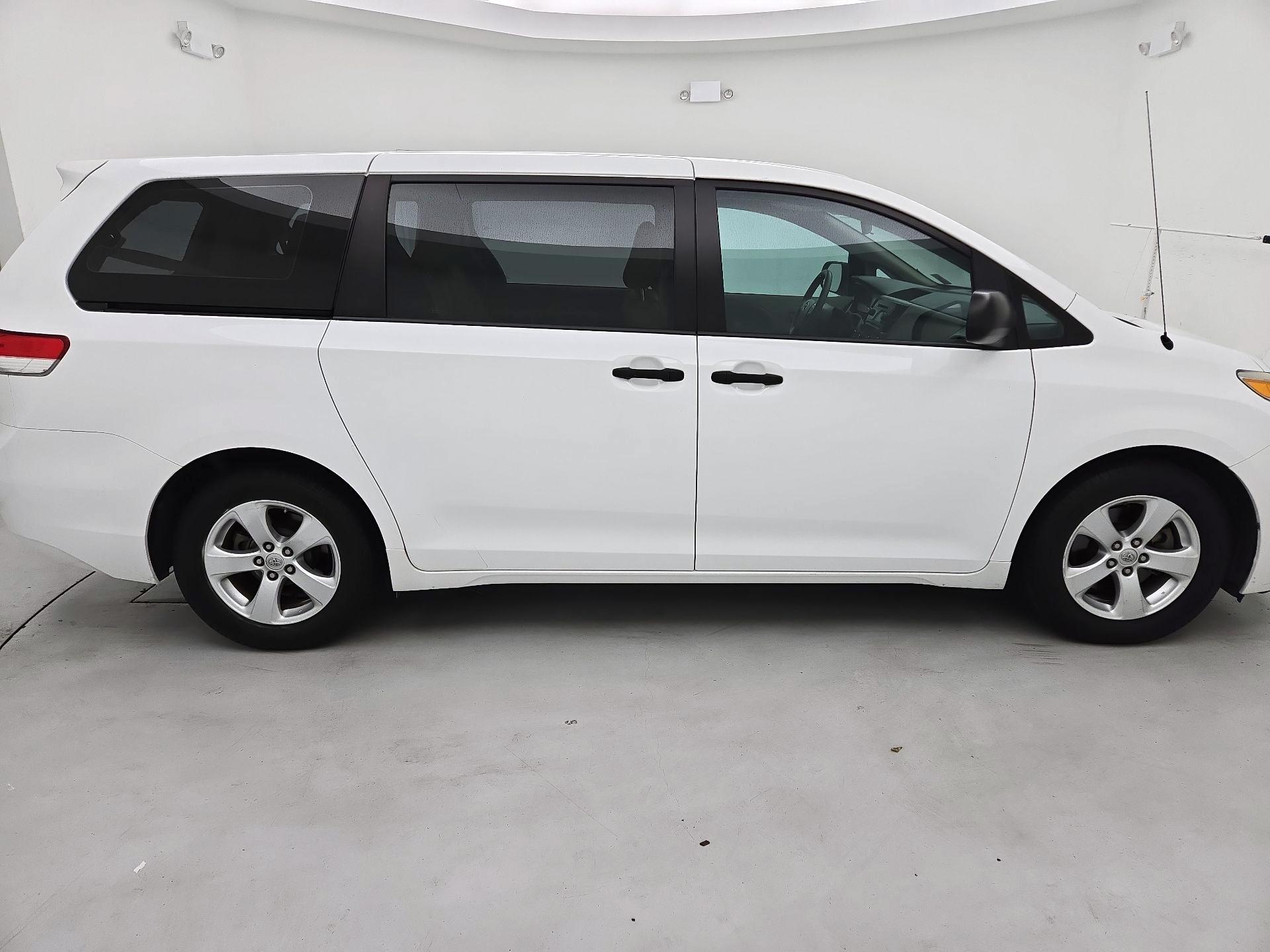 Thumbnail: 2013 Toyota Sienna - 4