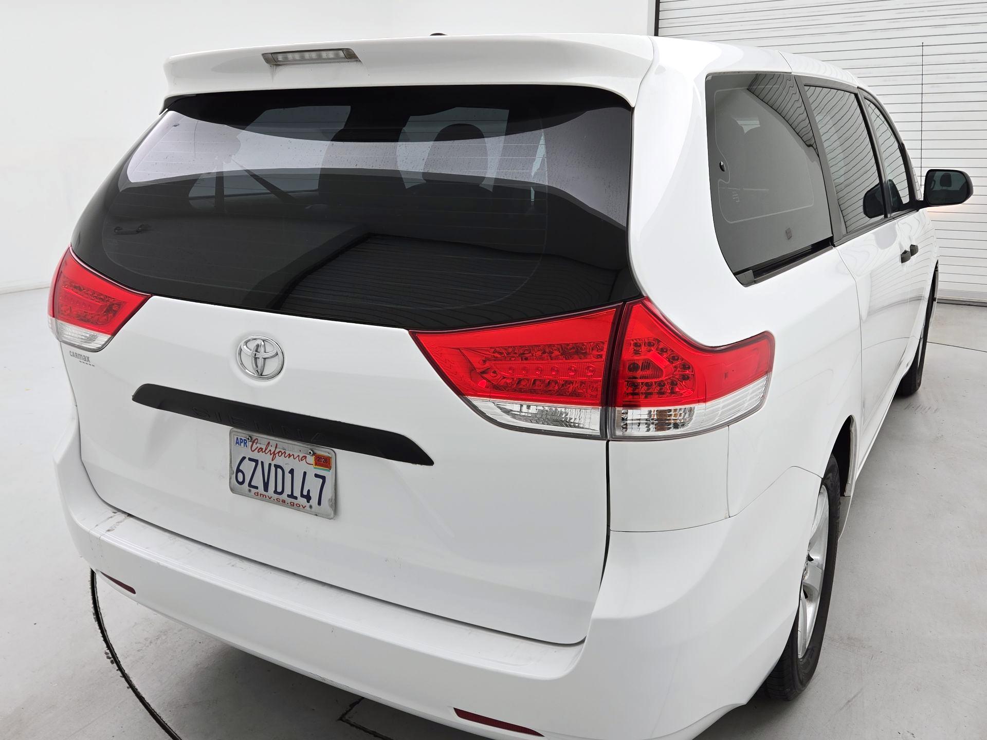 Thumbnail: 2013 Toyota Sienna - 5