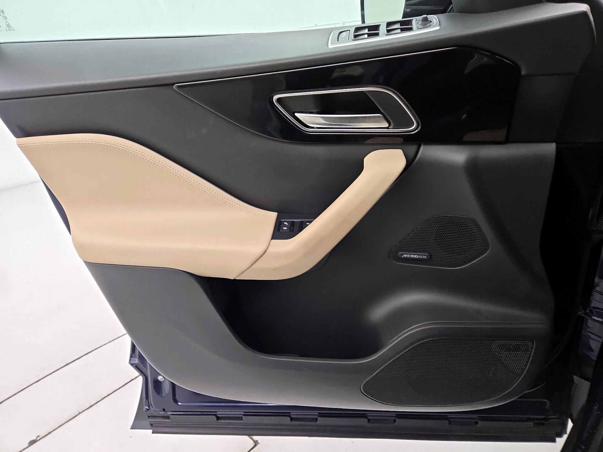 Thumbnail: 2019 Jaguar F-Pace - 10