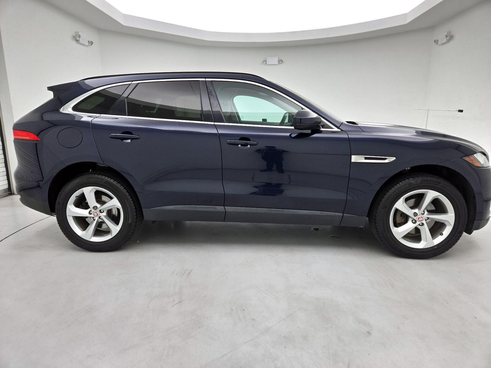 Thumbnail: 2019 Jaguar F-Pace - 4