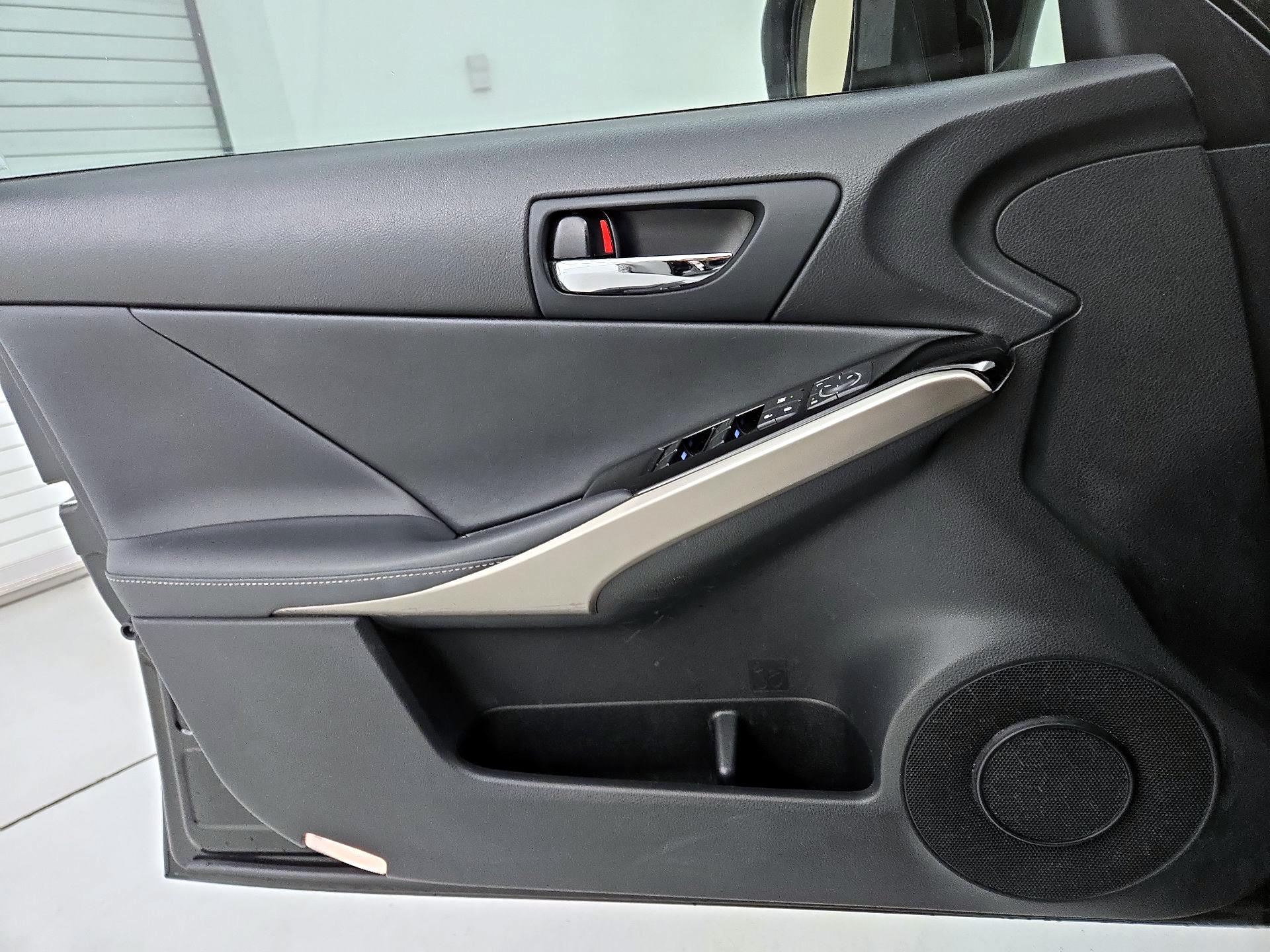 Thumbnail: 2015 Lexus IS - 12