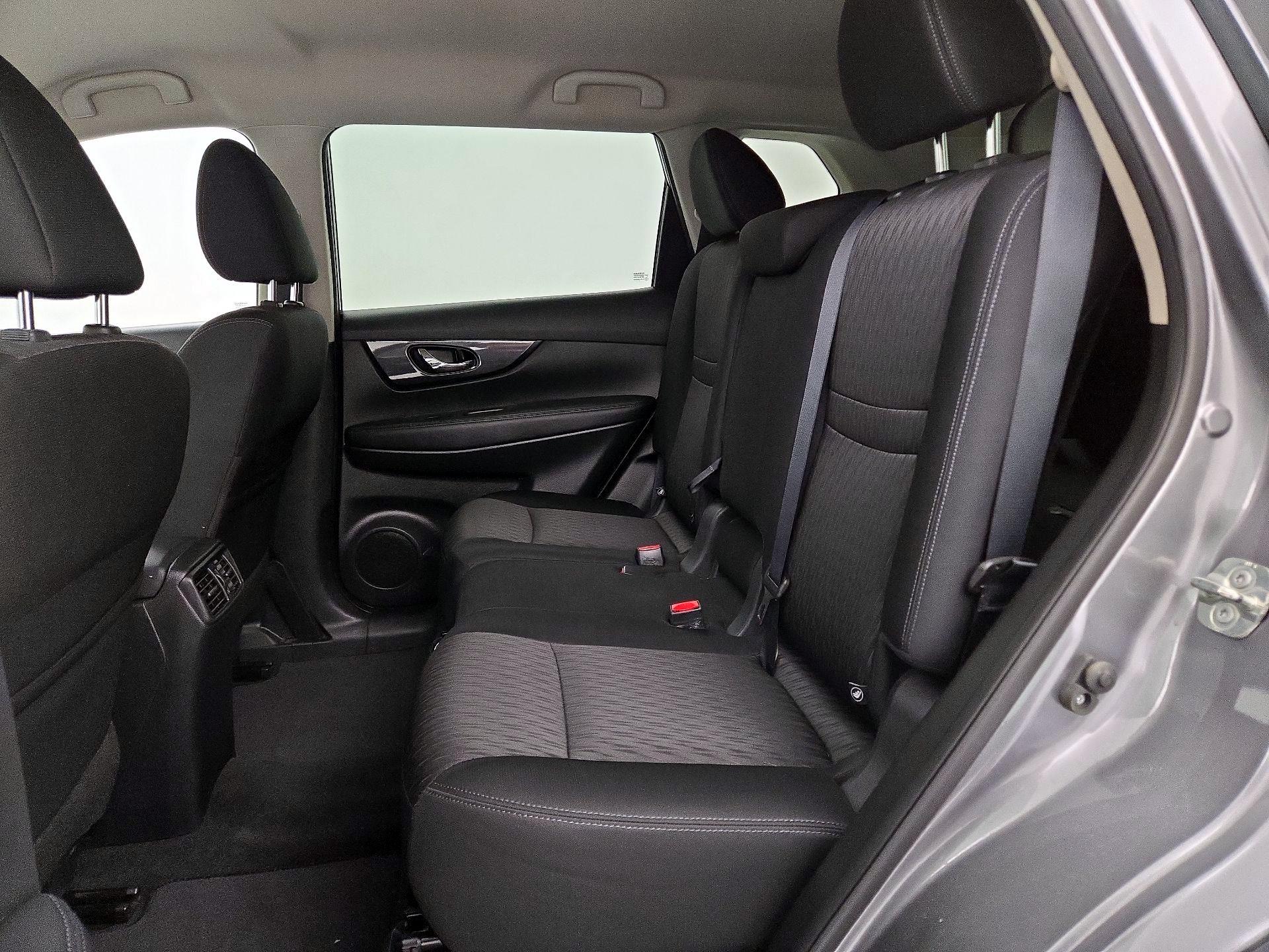 Thumbnail: 2018 Nissan Rogue - 17