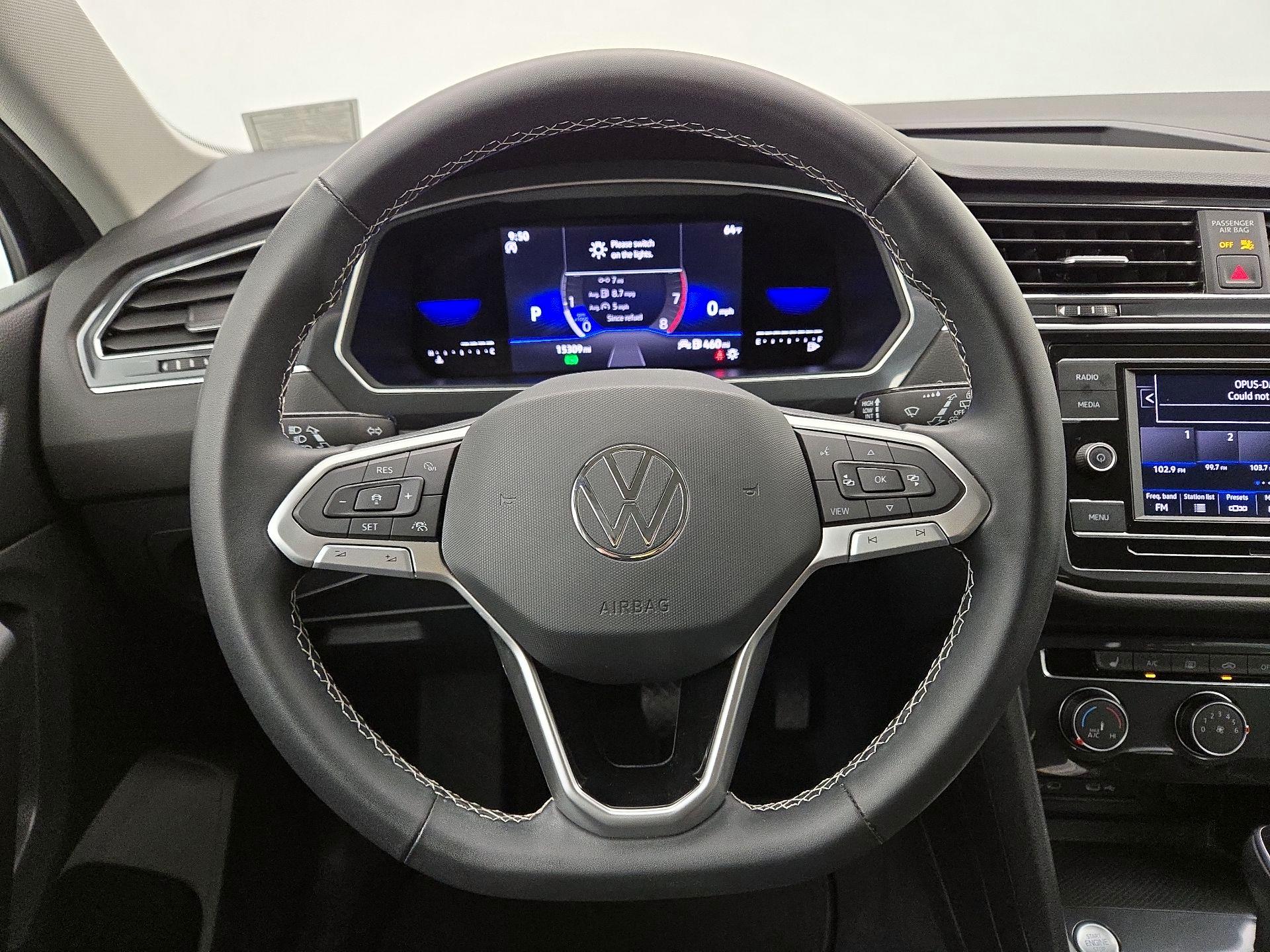 Thumbnail: 2023 Volkswagen Tiguan - 10