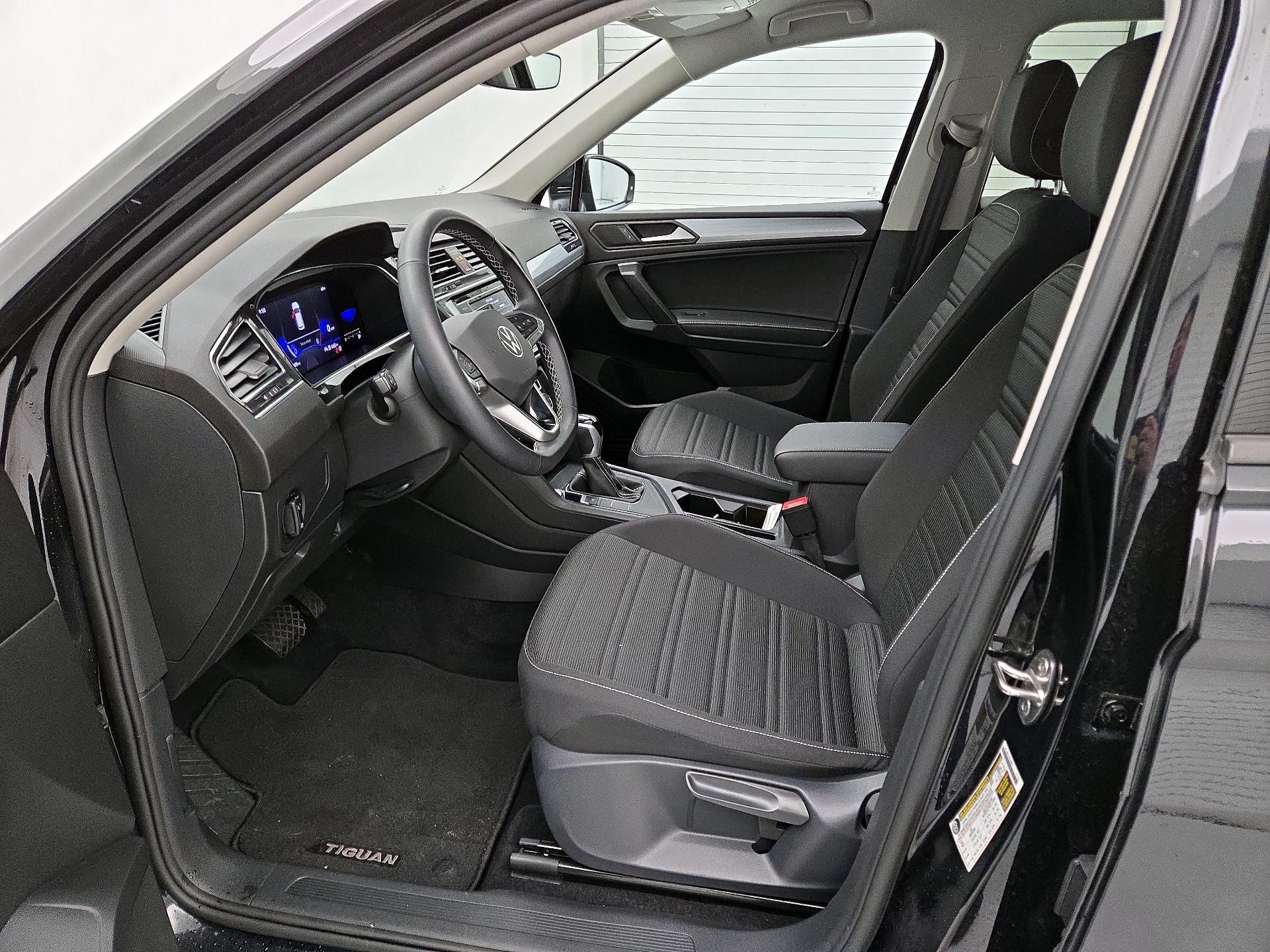 Thumbnail: 2023 Volkswagen Tiguan - 11