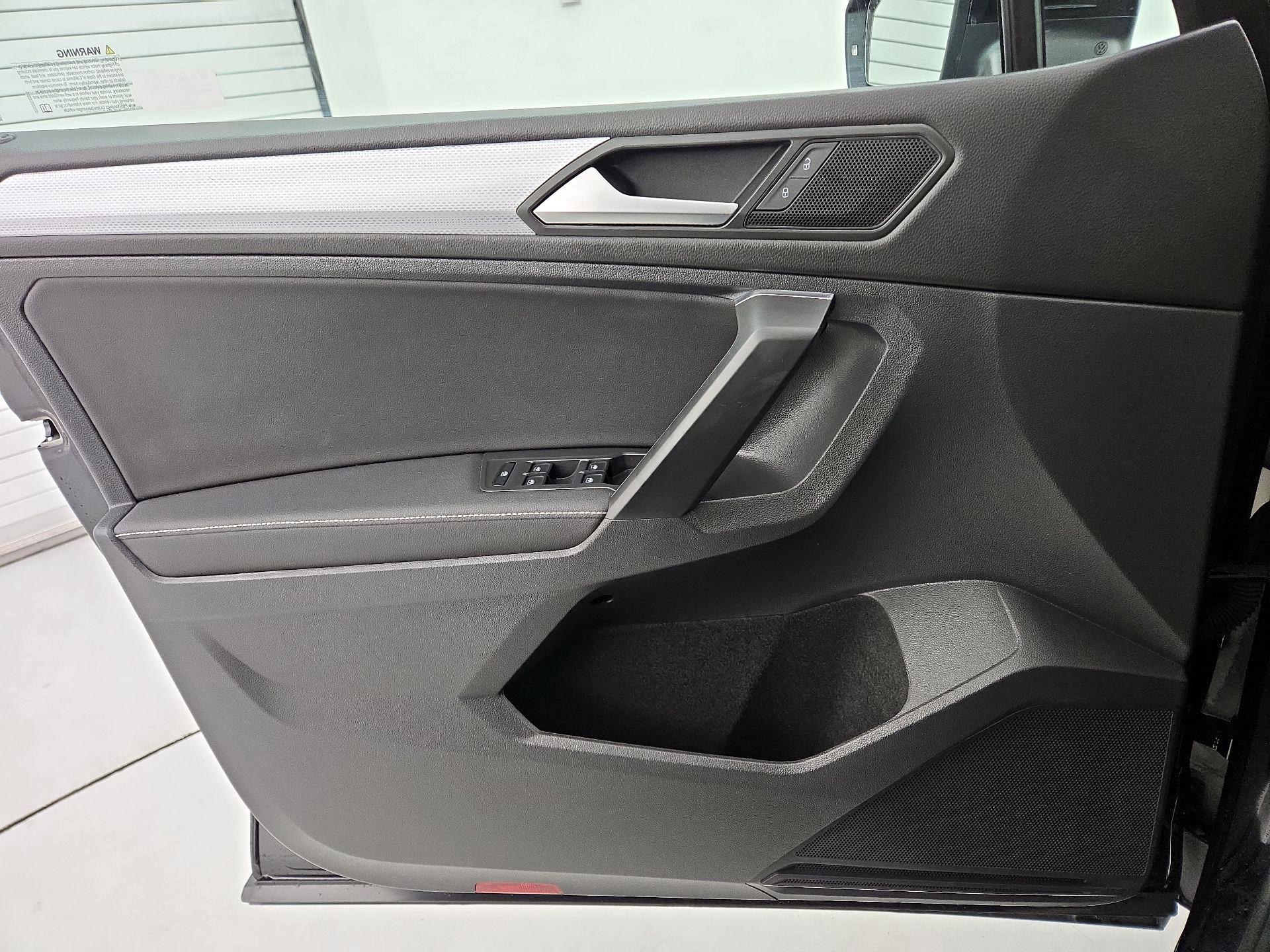 Thumbnail: 2023 Volkswagen Tiguan - 12
