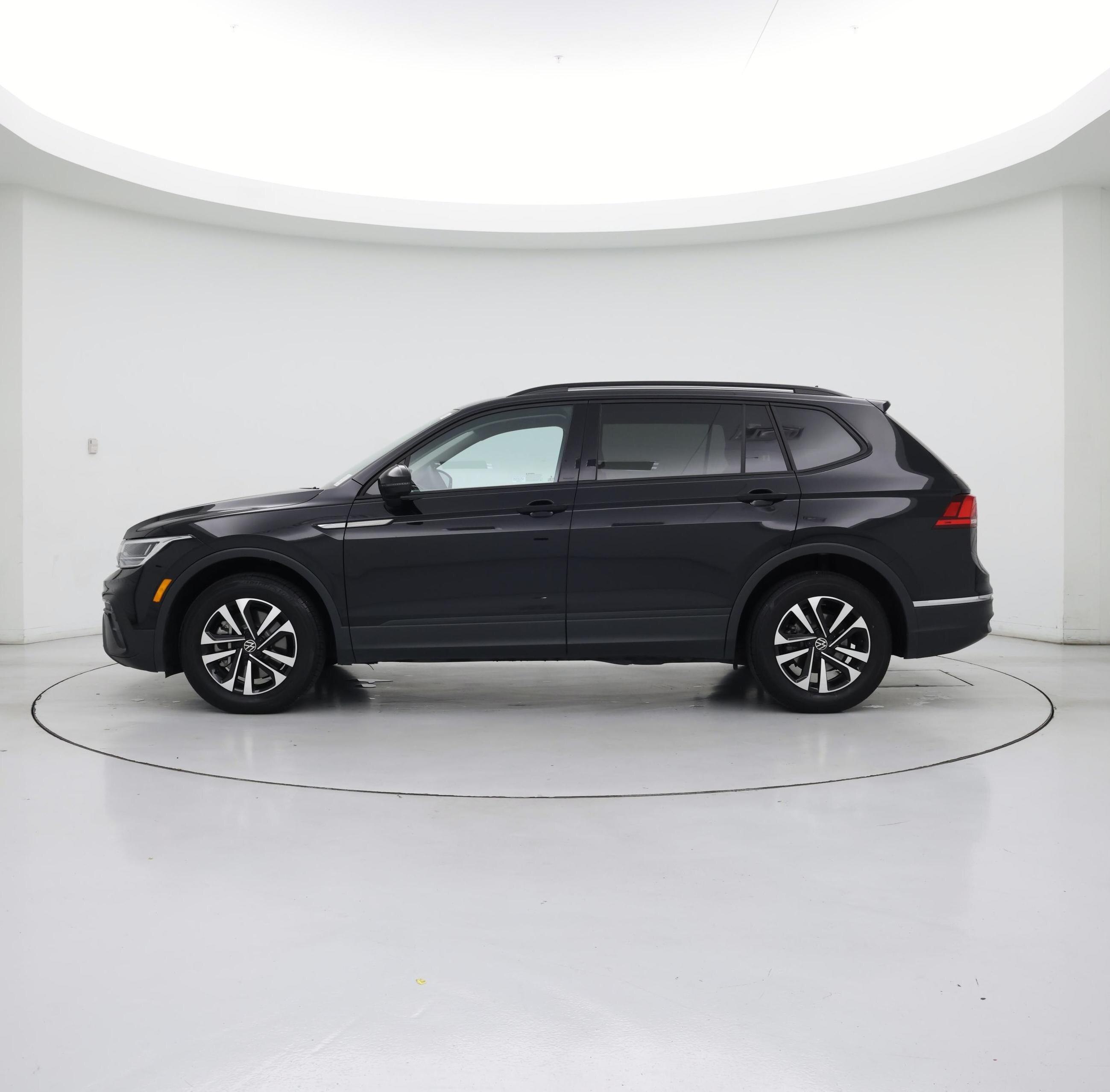 Thumbnail: 2023 Volkswagen Tiguan - 3