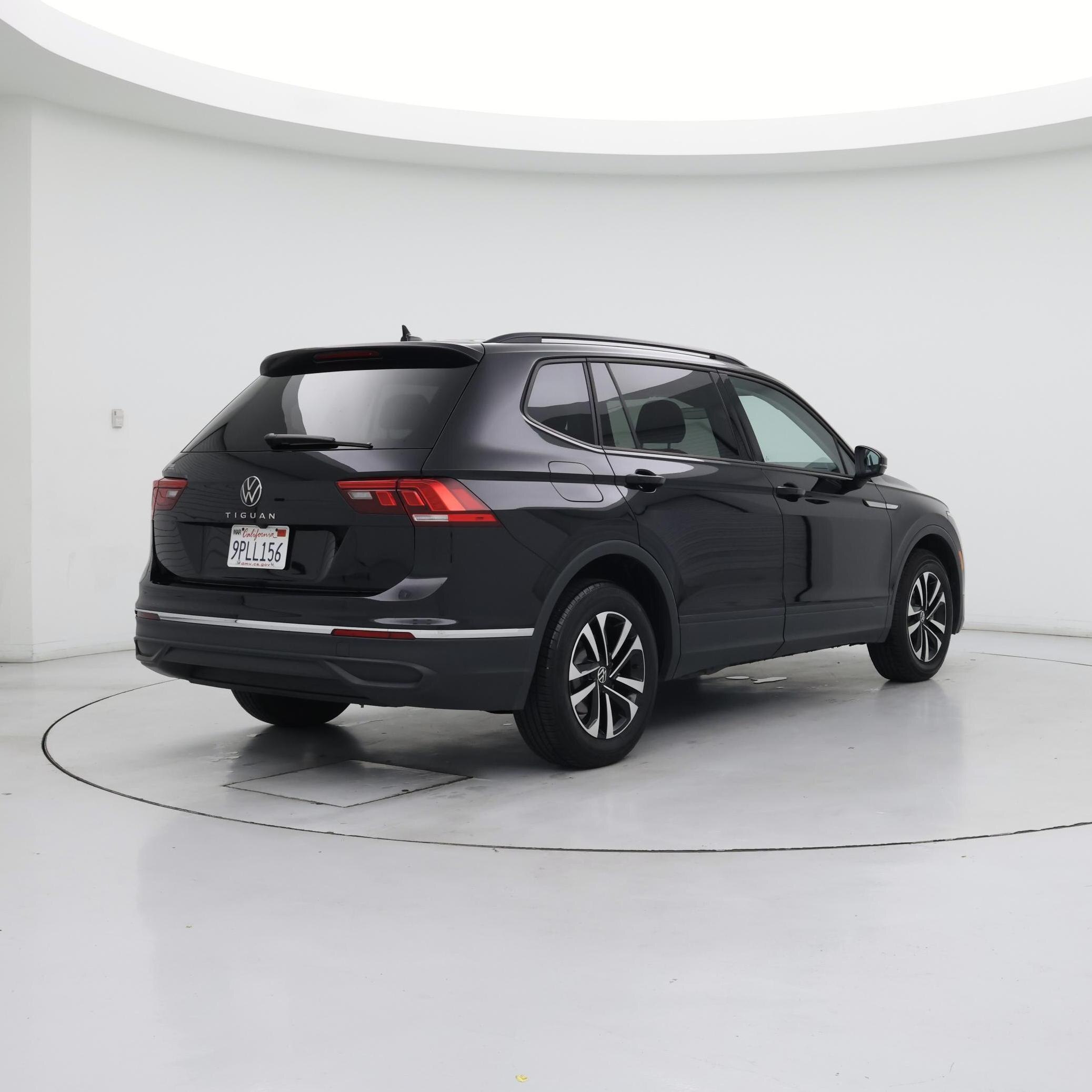 Thumbnail: 2023 Volkswagen Tiguan - 8