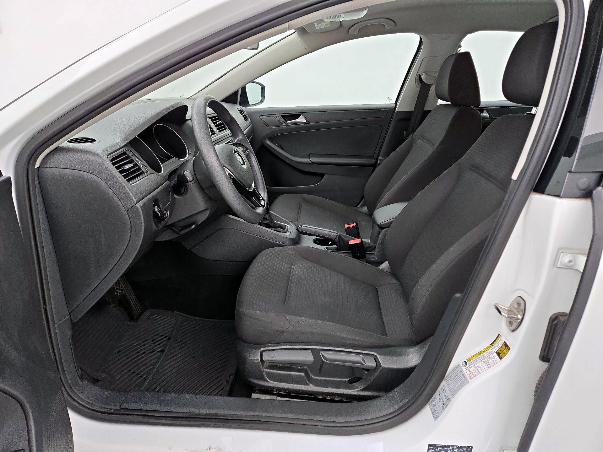 Thumbnail: 2015 Volkswagen Jetta - 9