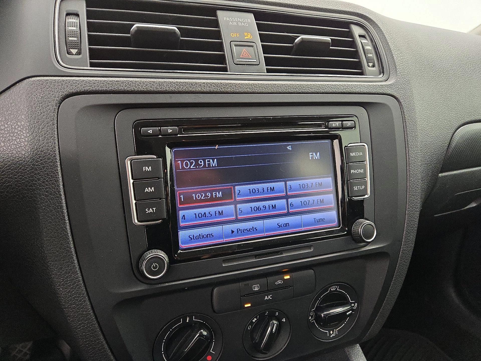 Thumbnail: 2015 Volkswagen Jetta - 12