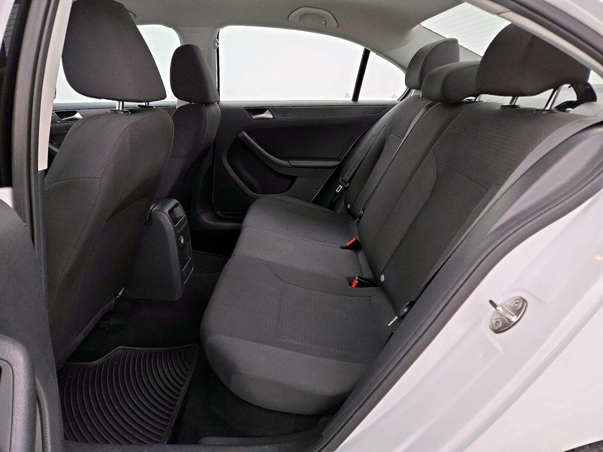Thumbnail: 2015 Volkswagen Jetta - 15