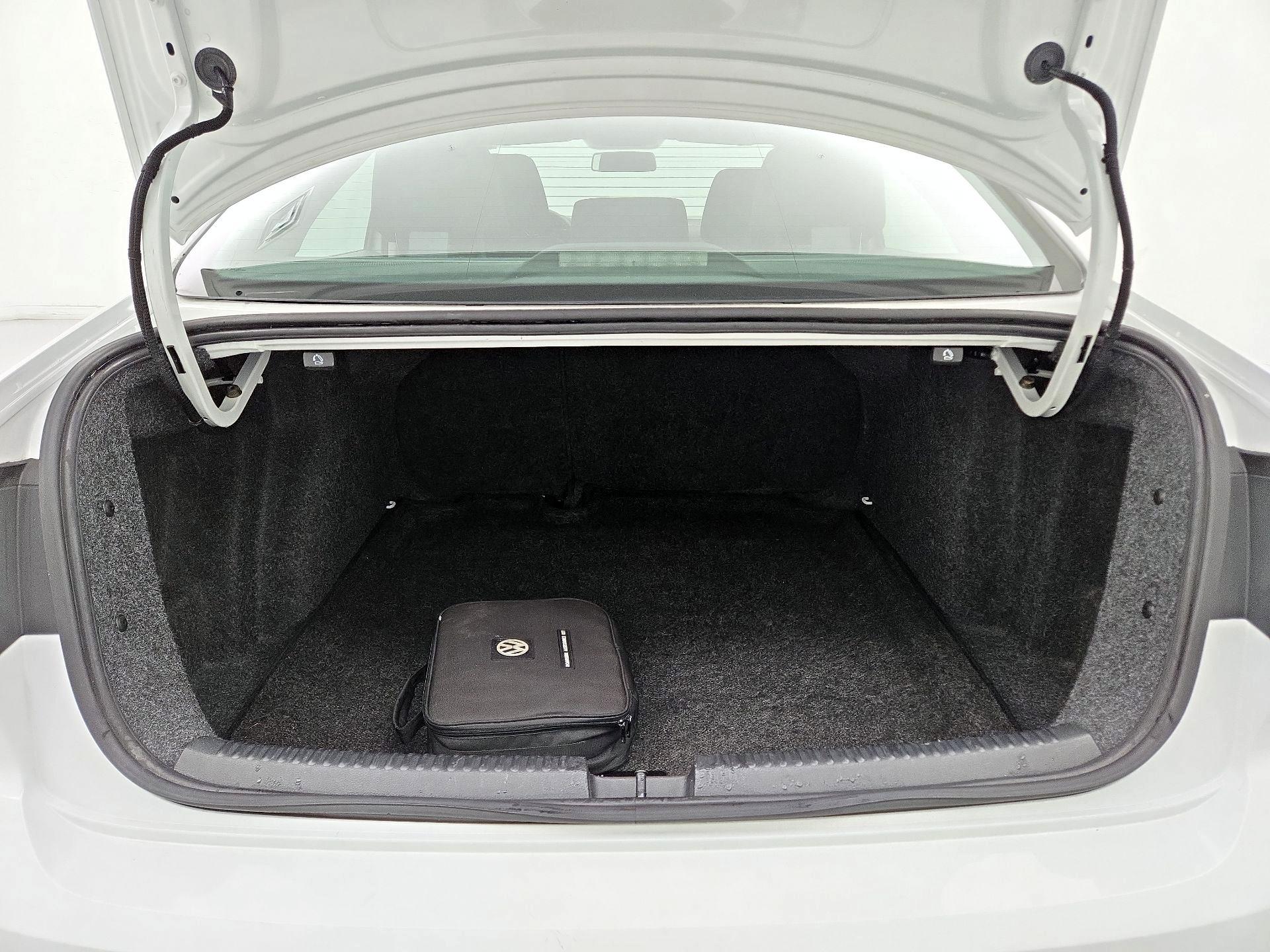 Thumbnail: 2015 Volkswagen Jetta - 16