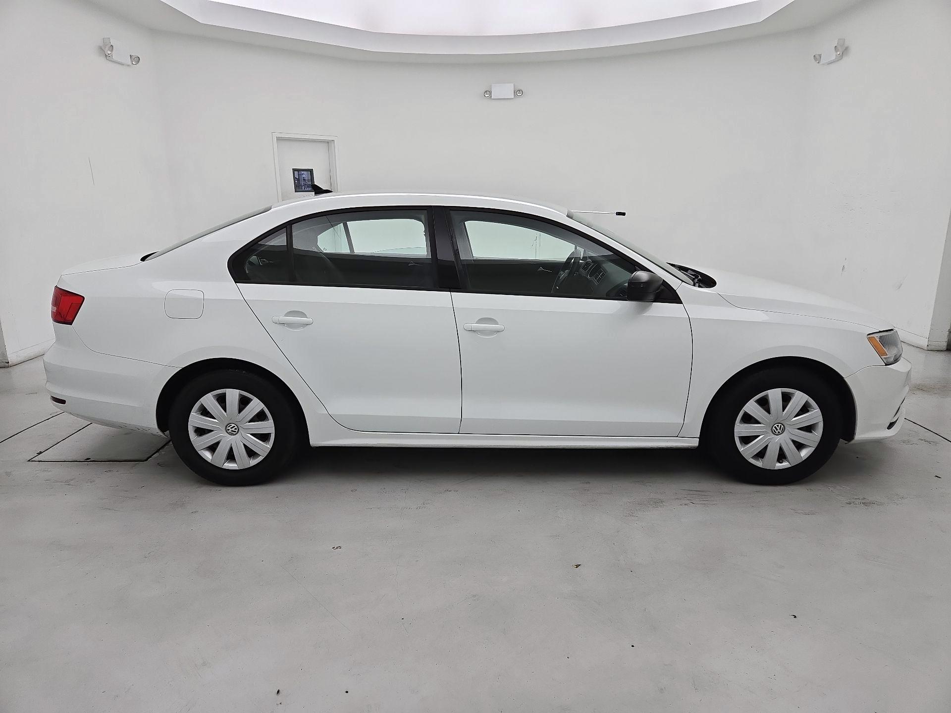 Thumbnail: 2015 Volkswagen Jetta - 4