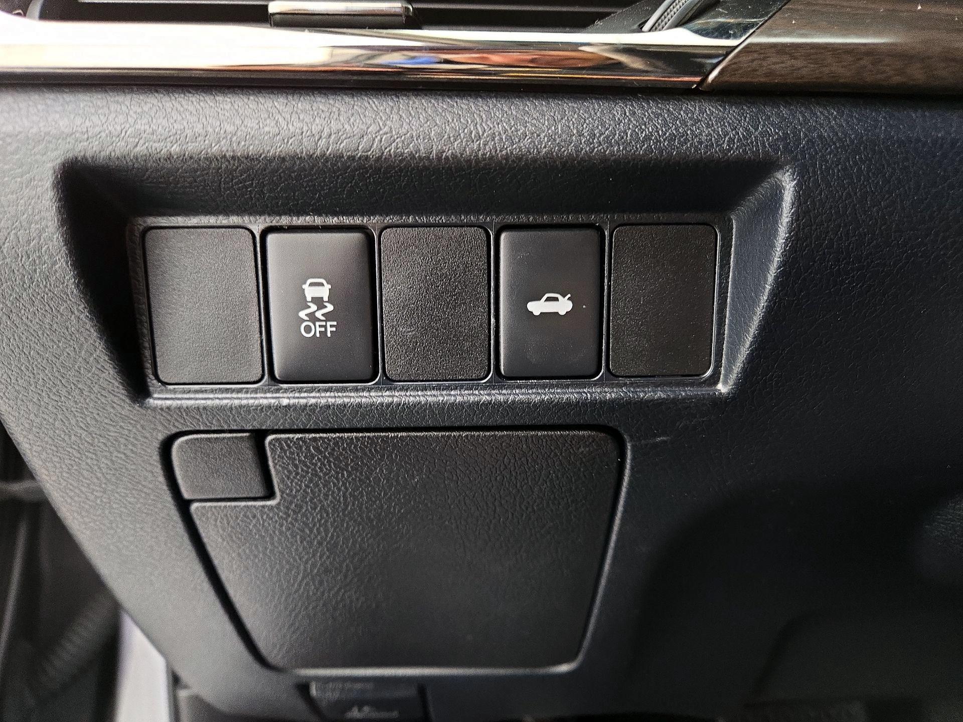 Thumbnail: 2016 Toyota Avalon - 11