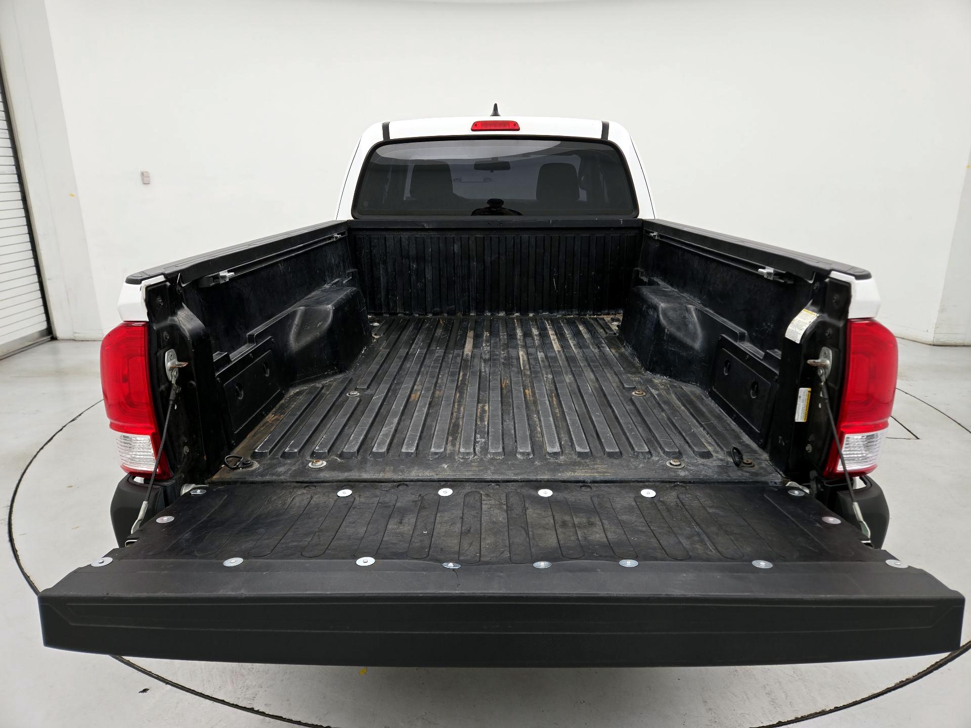 Thumbnail: 2017 Toyota Tacoma - 18