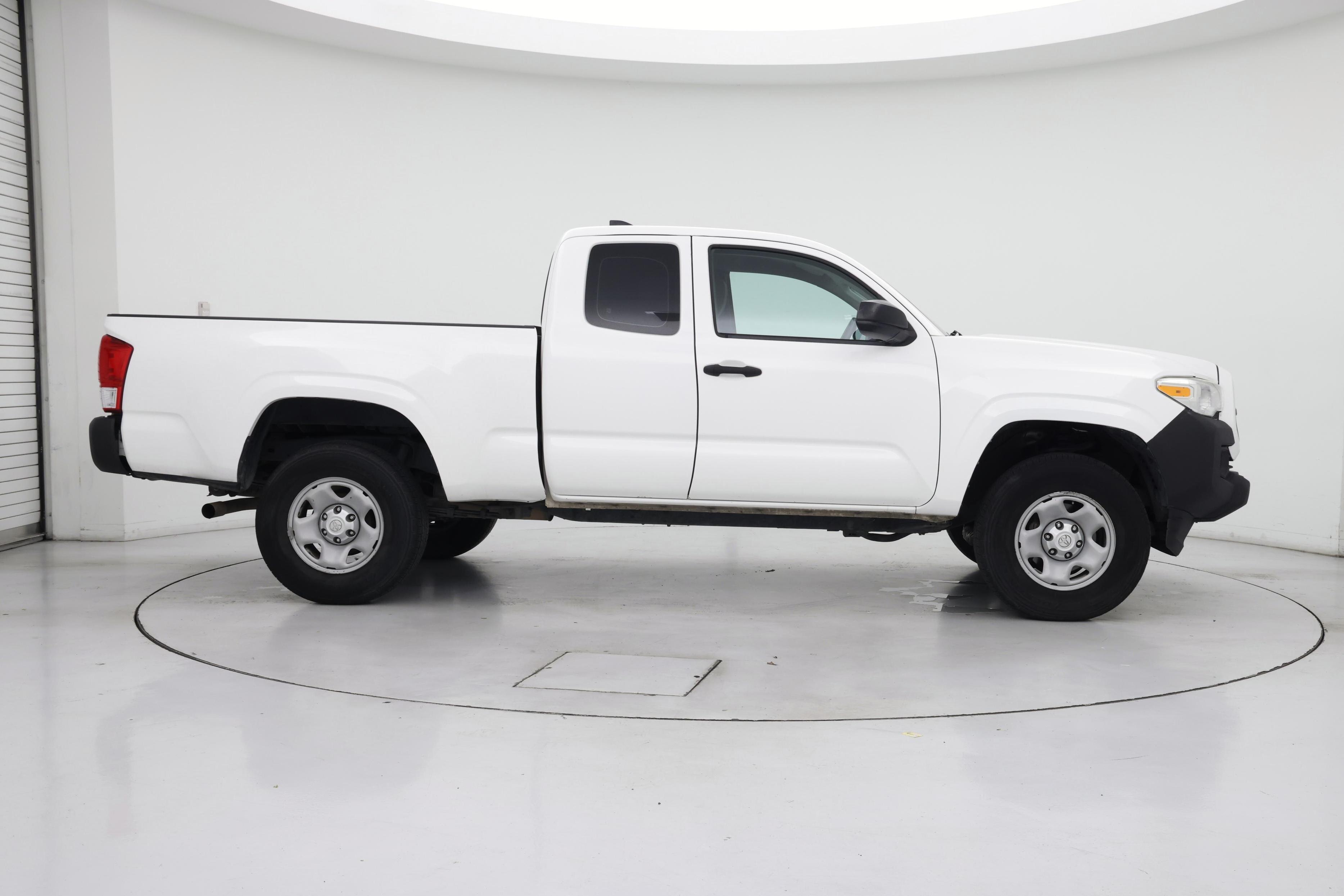 Thumbnail: 2017 Toyota Tacoma - 7