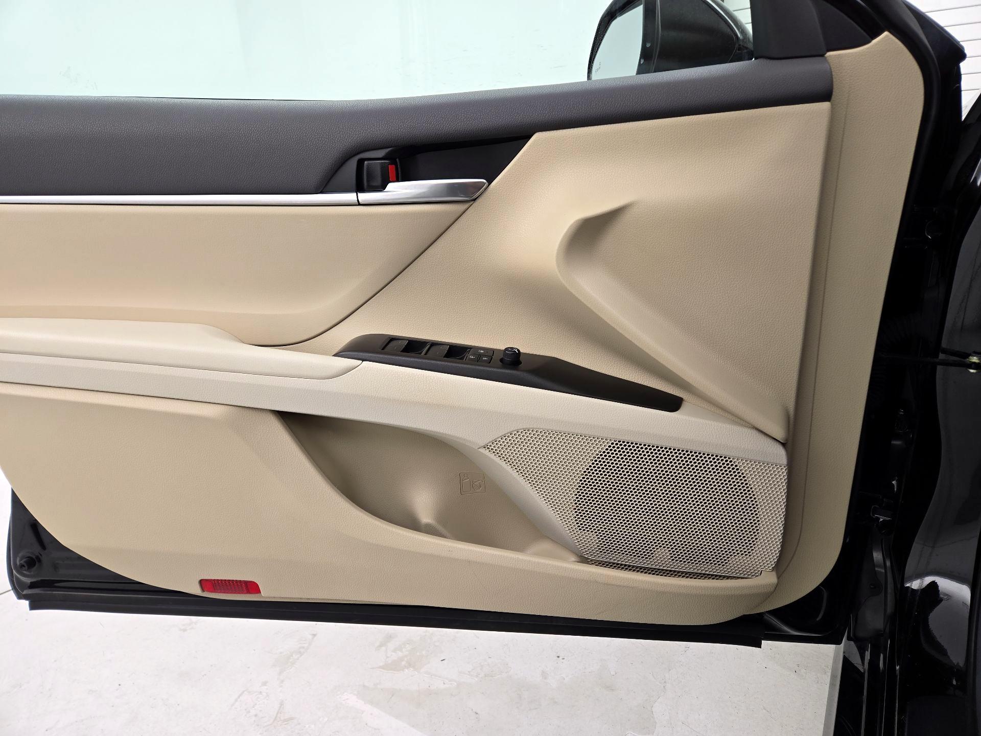 Thumbnail: 2021 Toyota Camry - 10