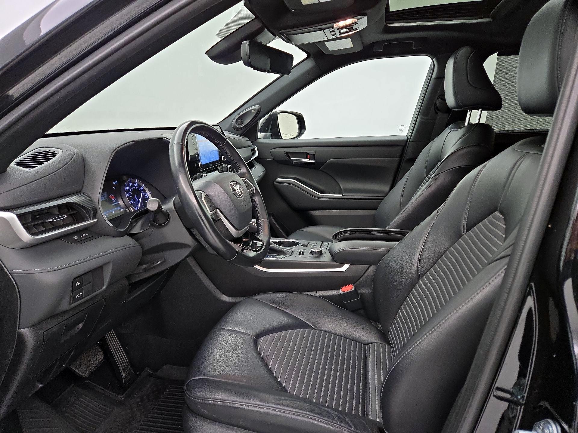 Thumbnail: 2022 Toyota Highlander - 9