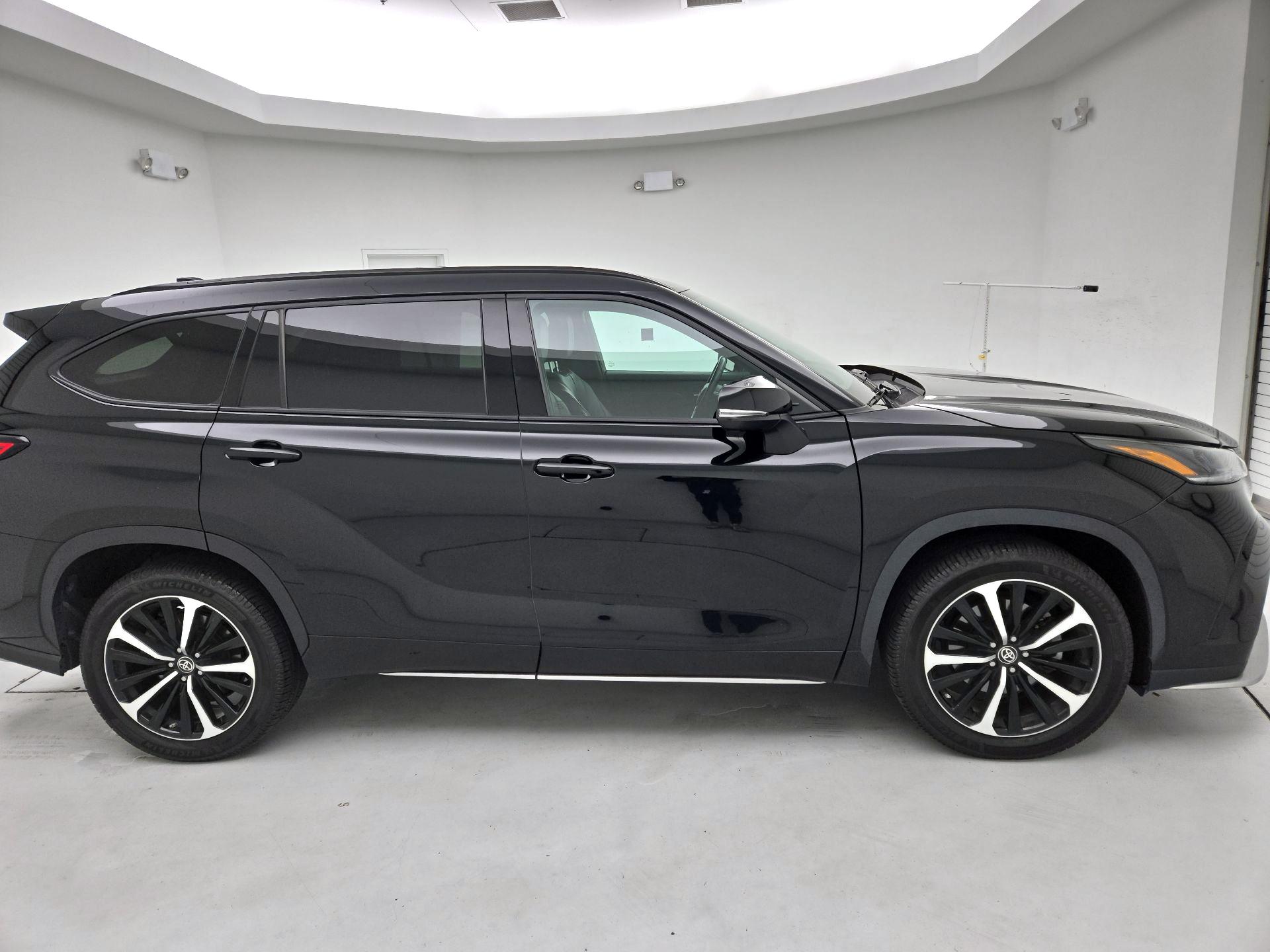 Thumbnail: 2022 Toyota Highlander - 4