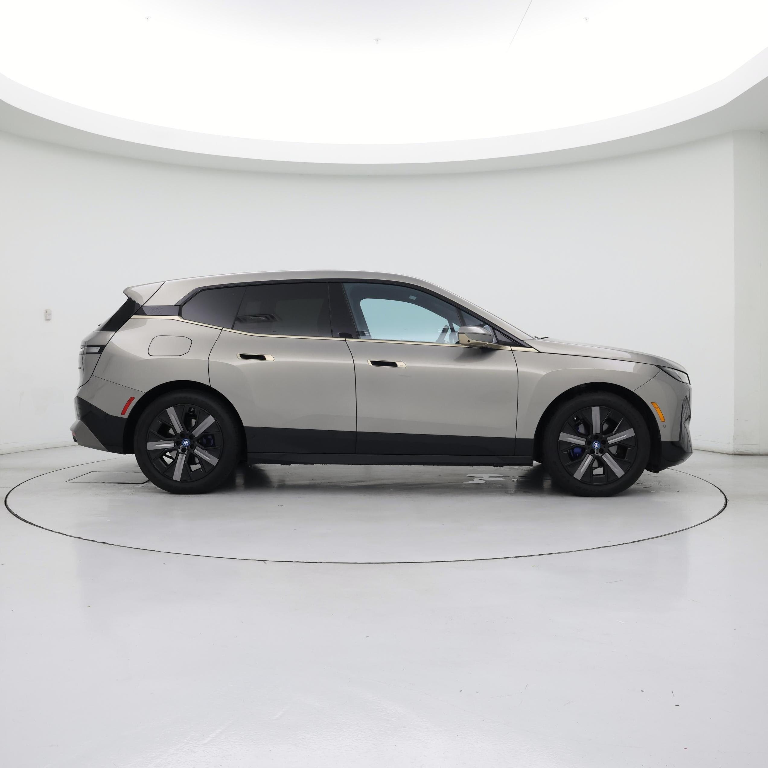 Thumbnail: 2023 BMW iX - 7