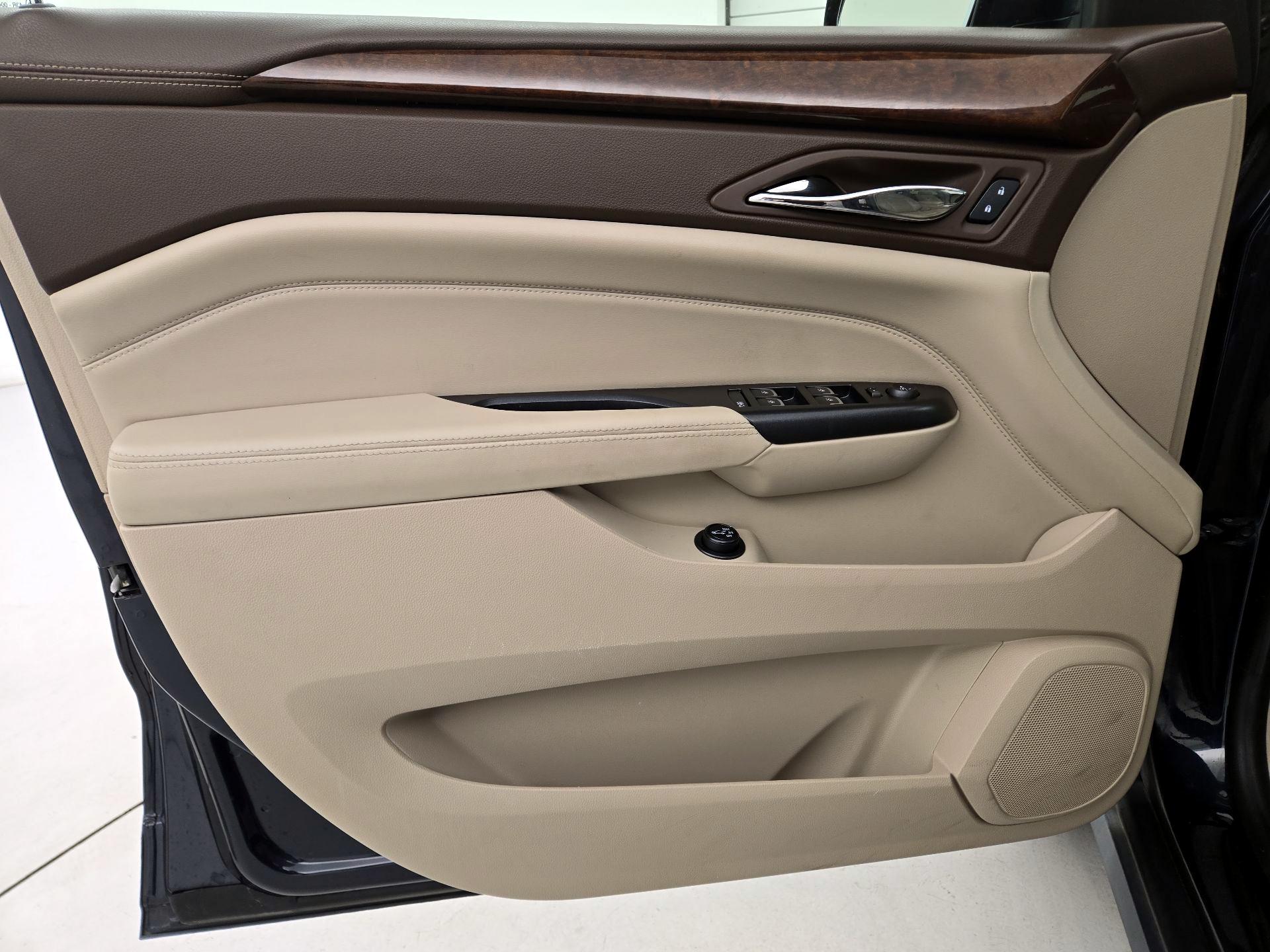 Thumbnail: 2015 Cadillac SRX - 10