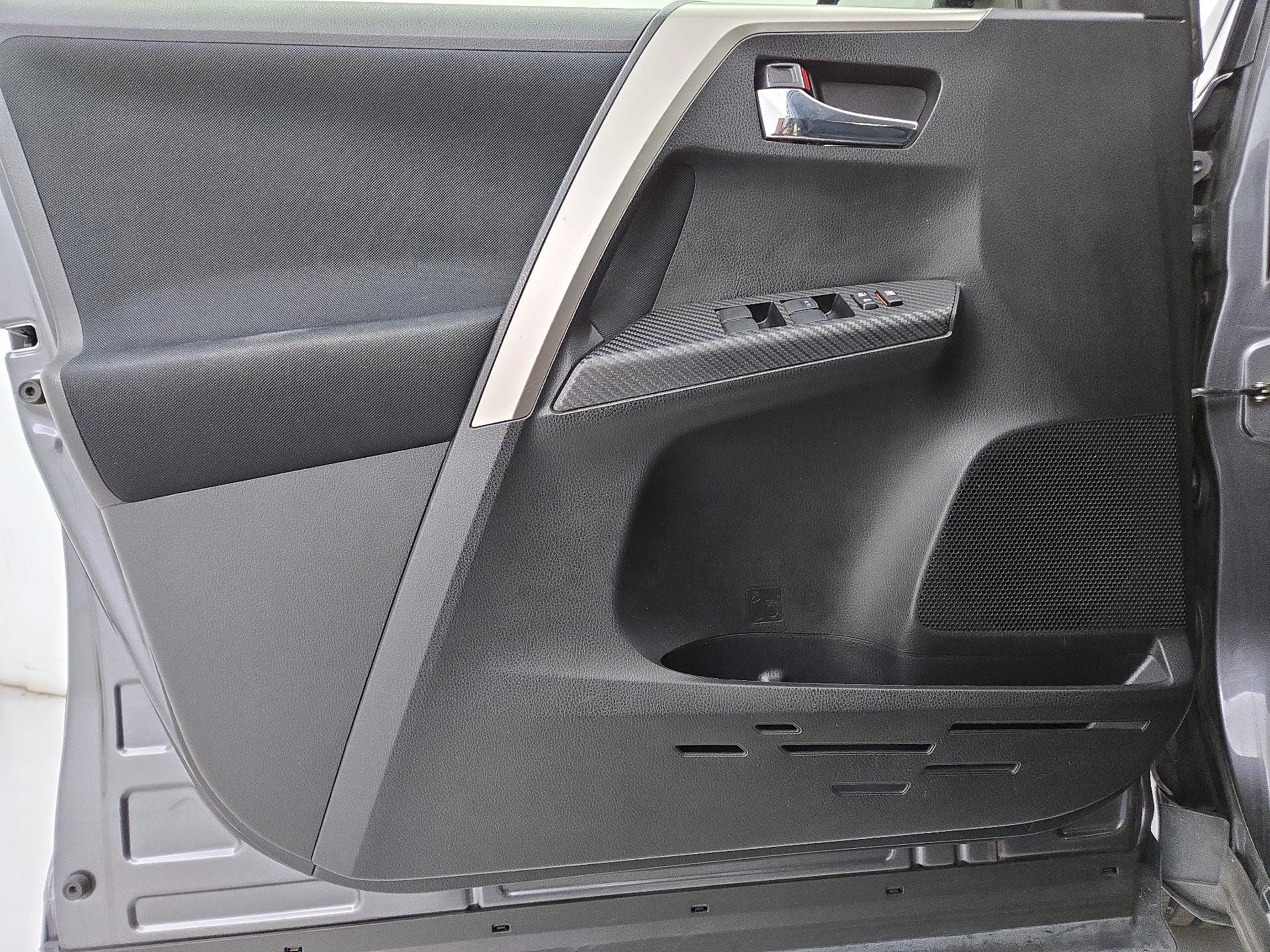 Thumbnail: 2015 Toyota RAV4 - 12